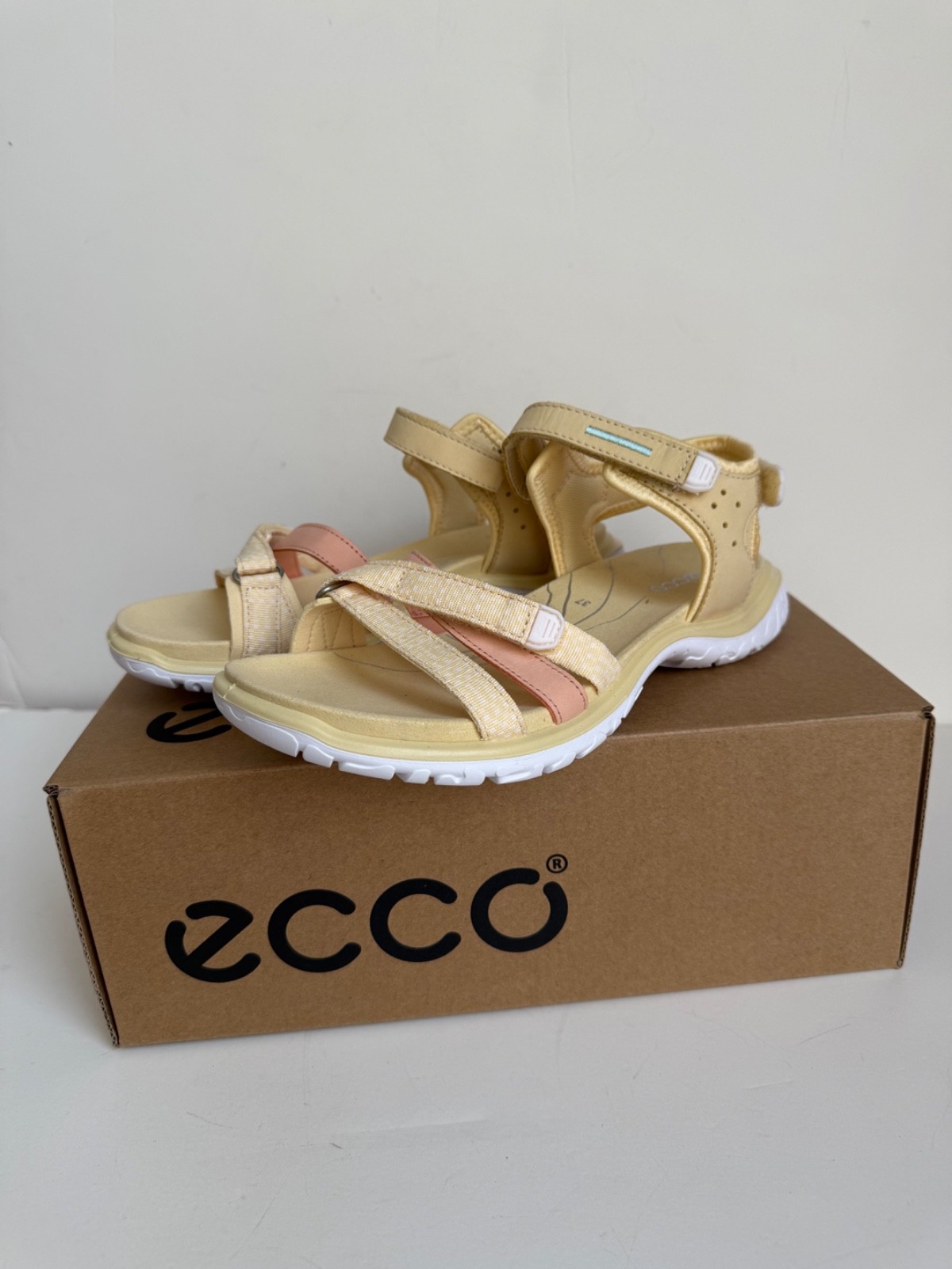 Ecco OffRoad Roam W Lea/Tex EU37 UK4.5 Women’s Sandals White Pink Yellow Stripes