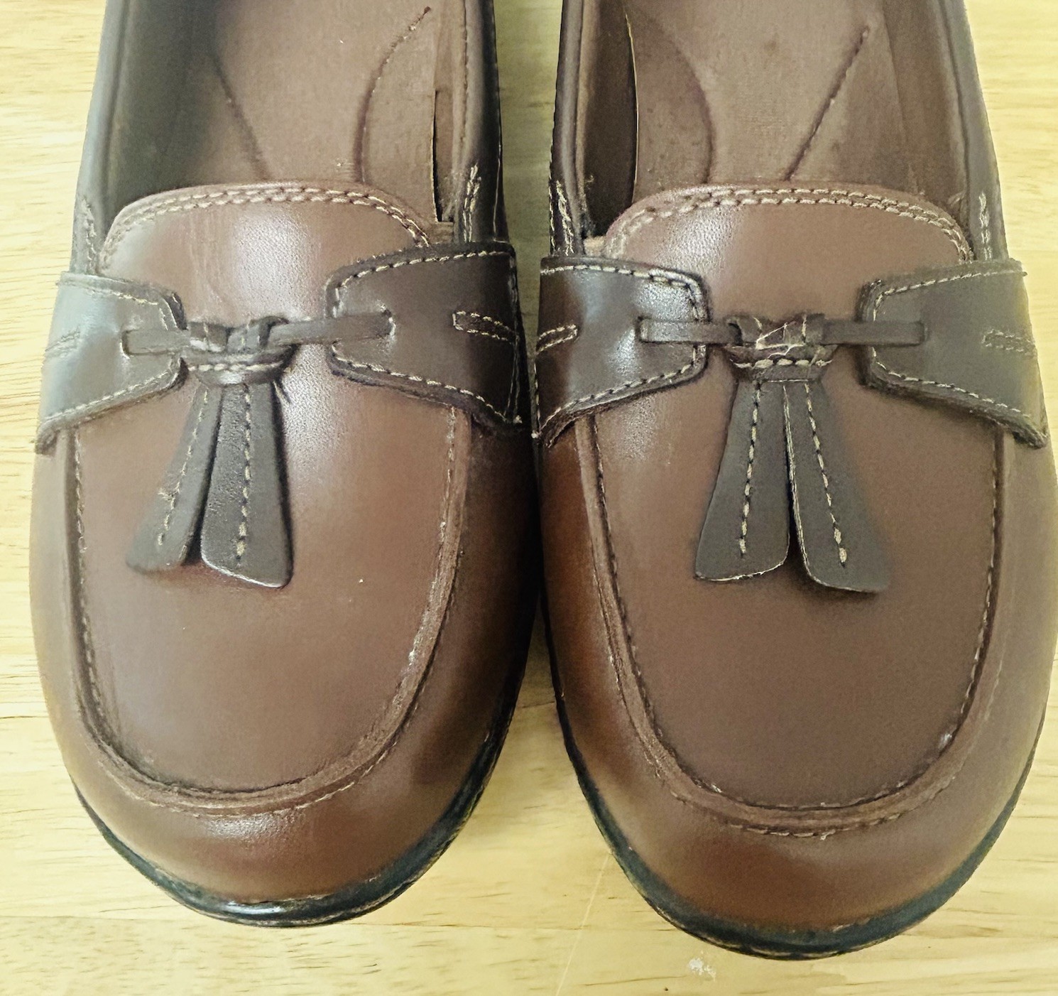 Clarks Collection Two-Tone Brown Women’s Tasseled Comfort Loafer Shoes Sz 9.5M