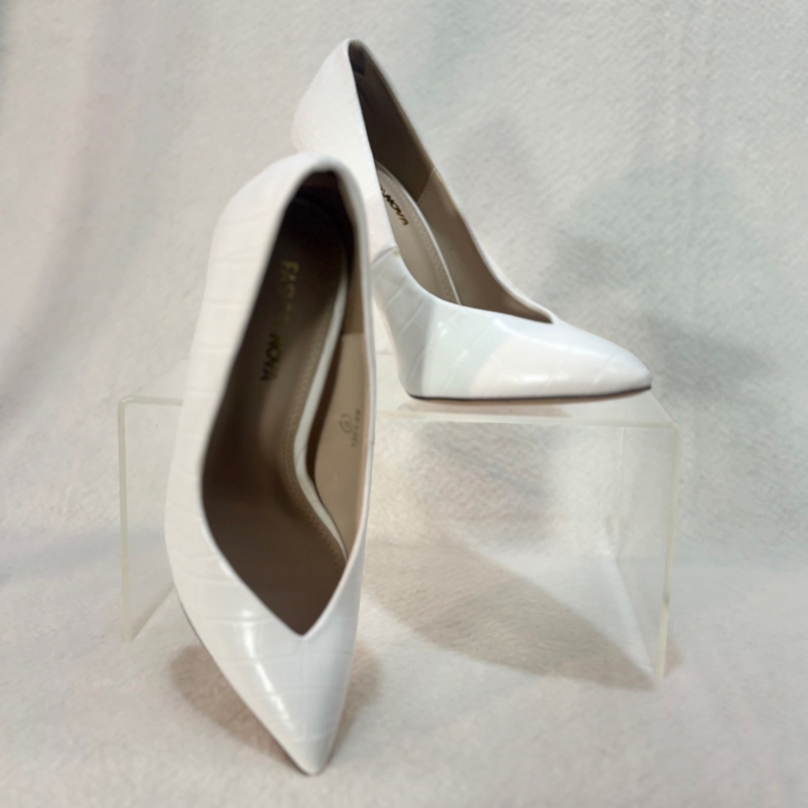 Fashion Nova White Croc Embossed Pointed Toe Stiletto Pumps Heels Size 6