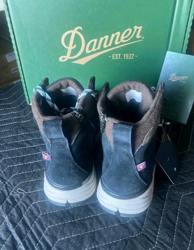 Danner Womens Arctic 600 Sidezip 7″ 200G Boots Black/Spark Blue Size 8
