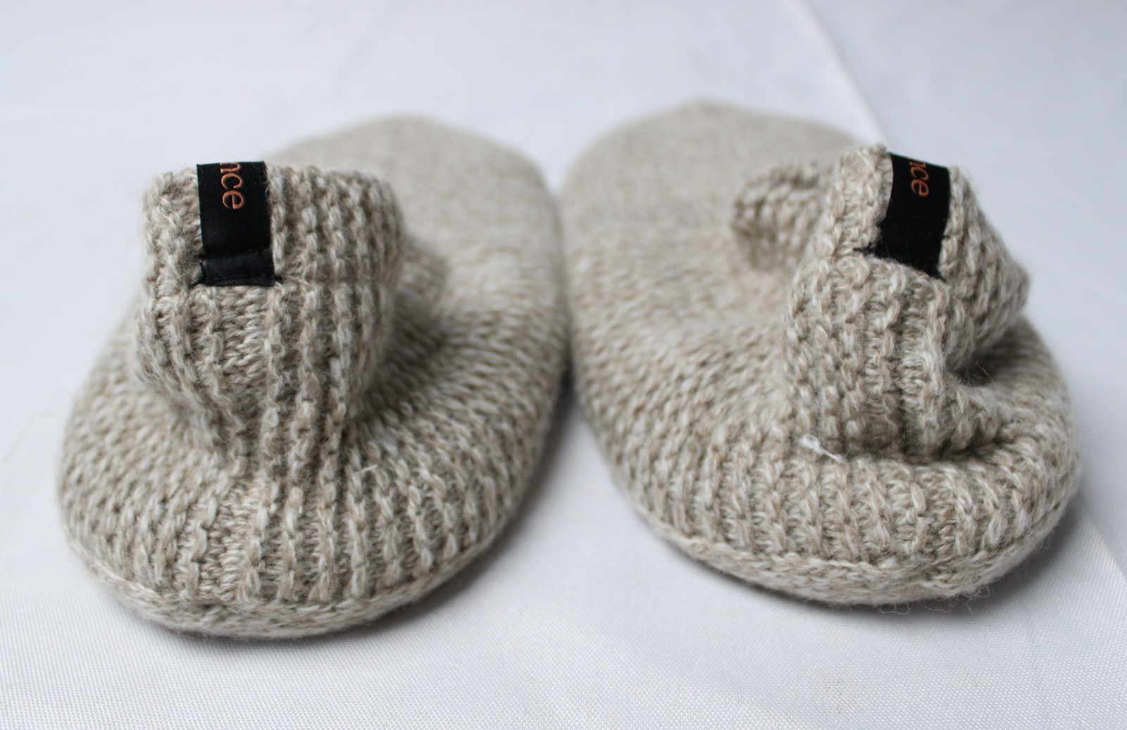 Quince Women’s Fleece Lined Gripper Slipper BE5 Natural See Description