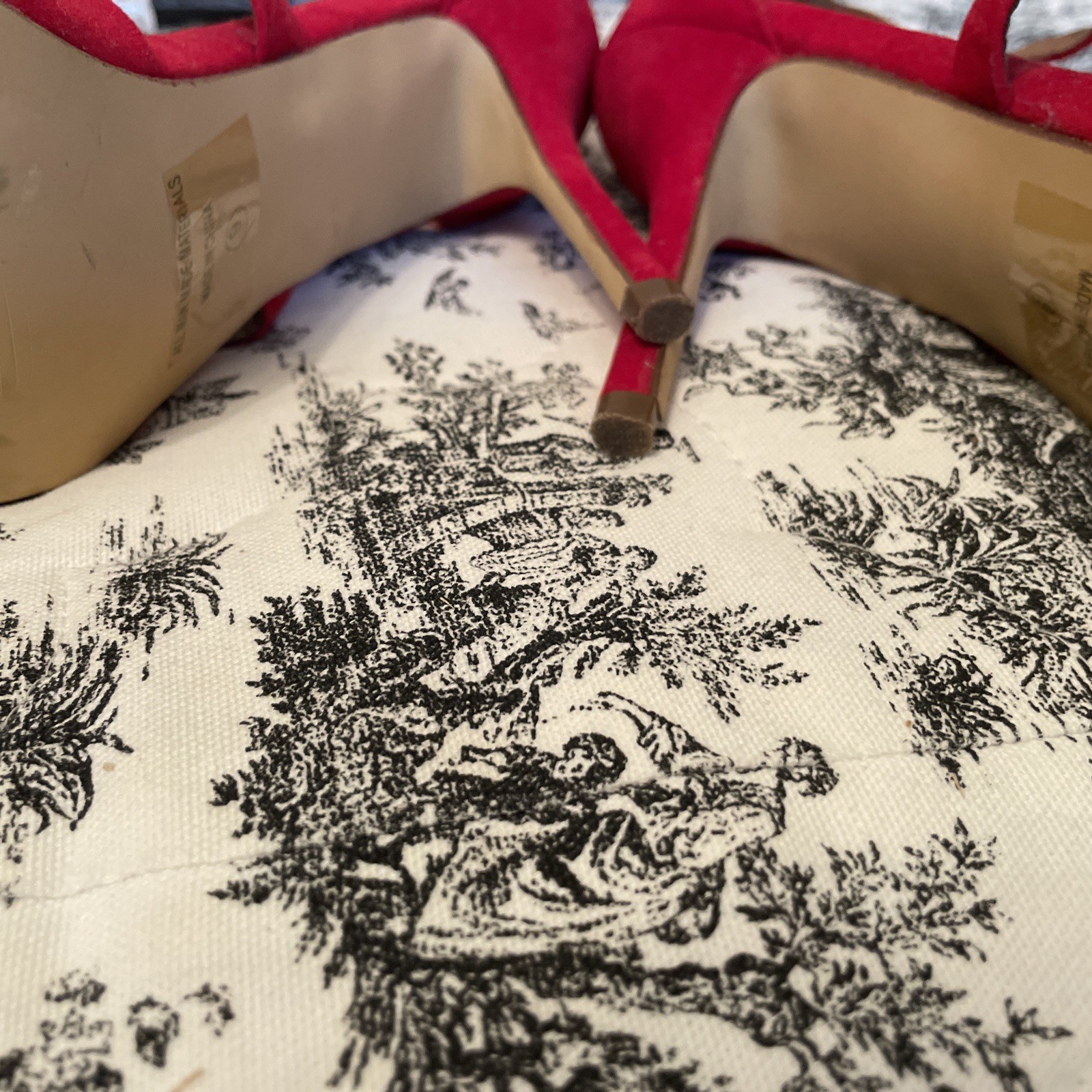 Ladies Red Velvet Heals From OJJIO Size 9 Box S1