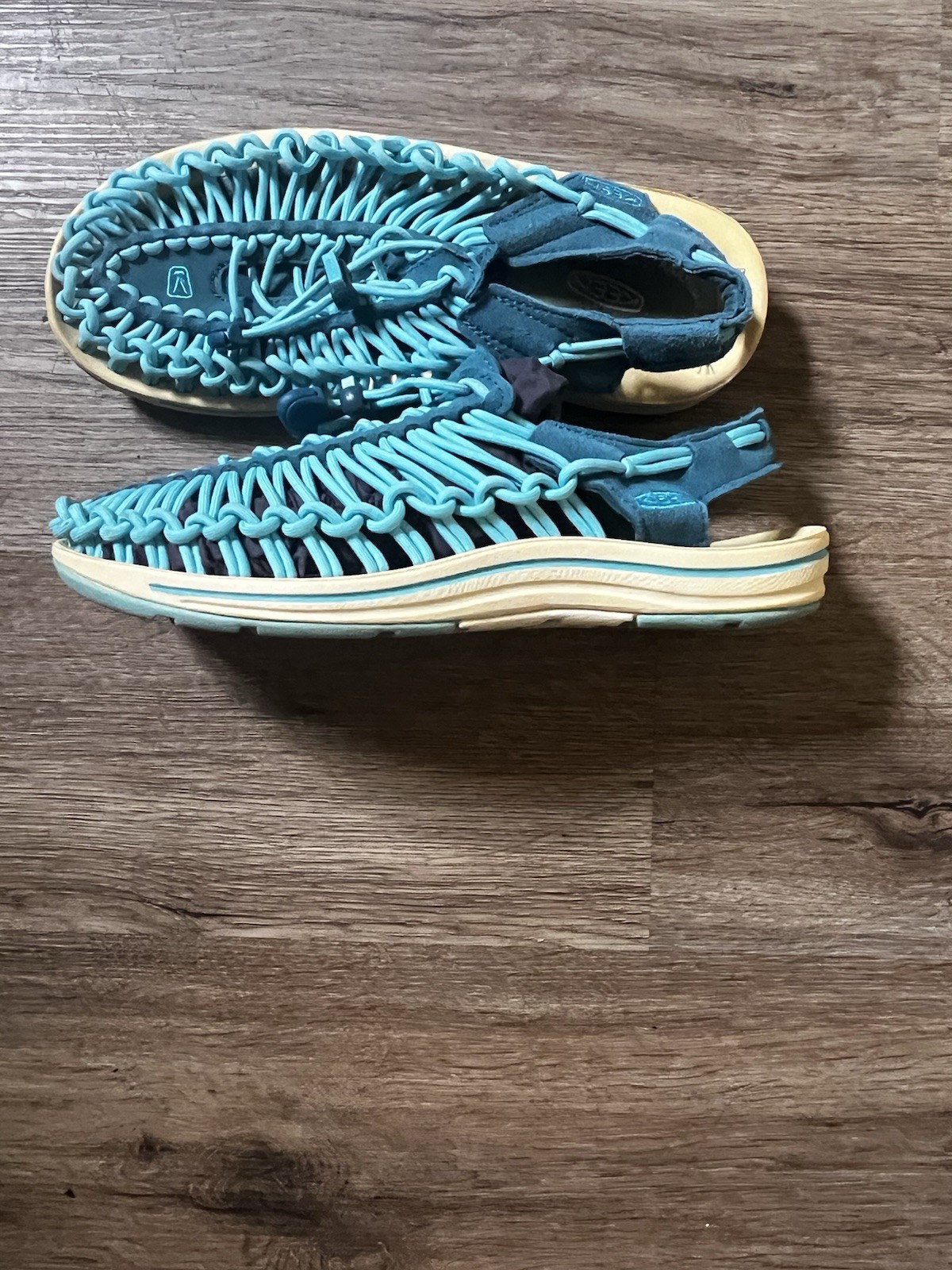 KEEN UNEEK Women’s Size 9 Turquoise Blue Woven Sport Sandals.