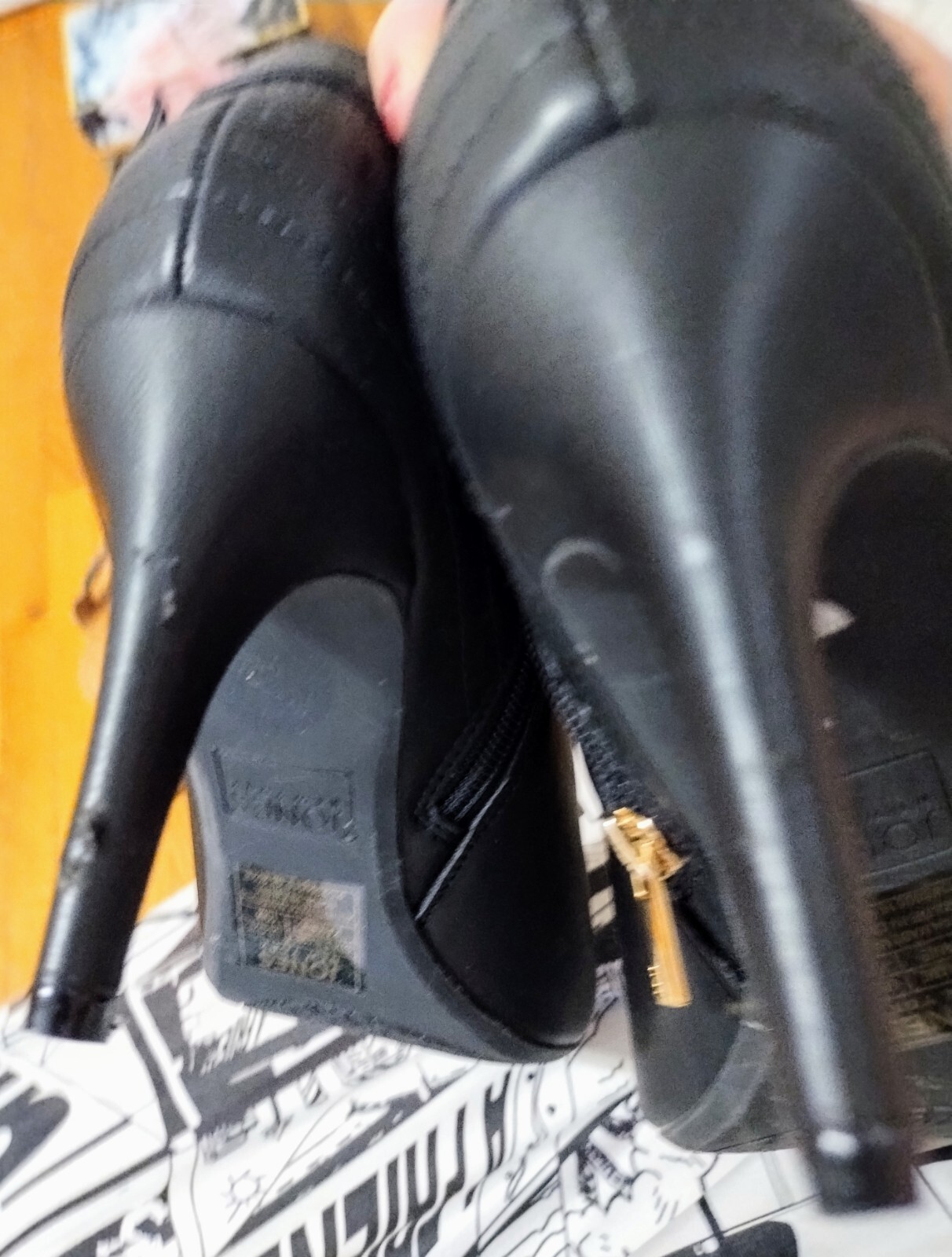 Stiletto Jones New York High Heel Black Ankle Booties Logo & Zipper Sz 10