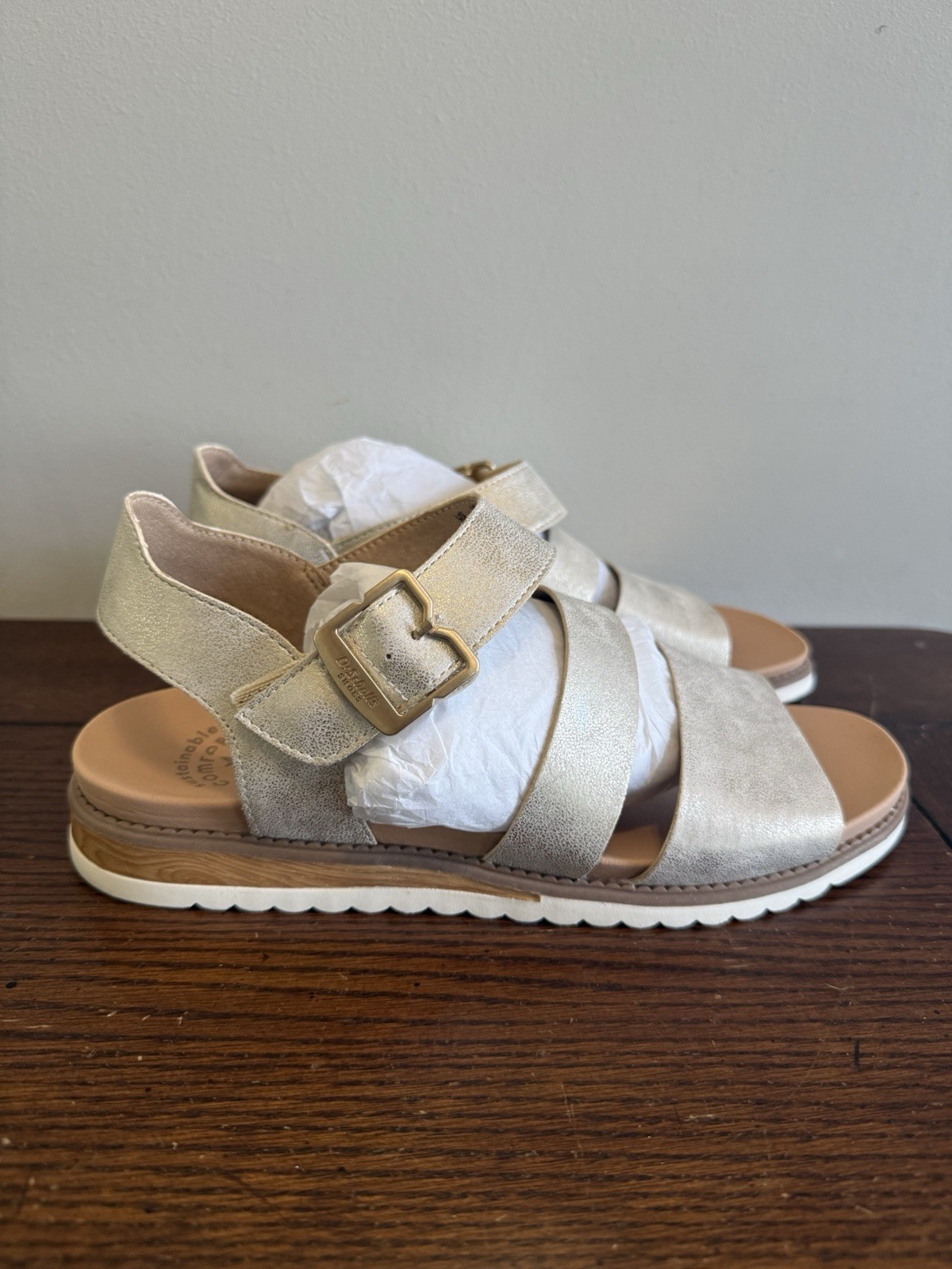 Dr. Scholl’s Womens Island Glow Strappy Flat Sandal Light Gold 8M NEW