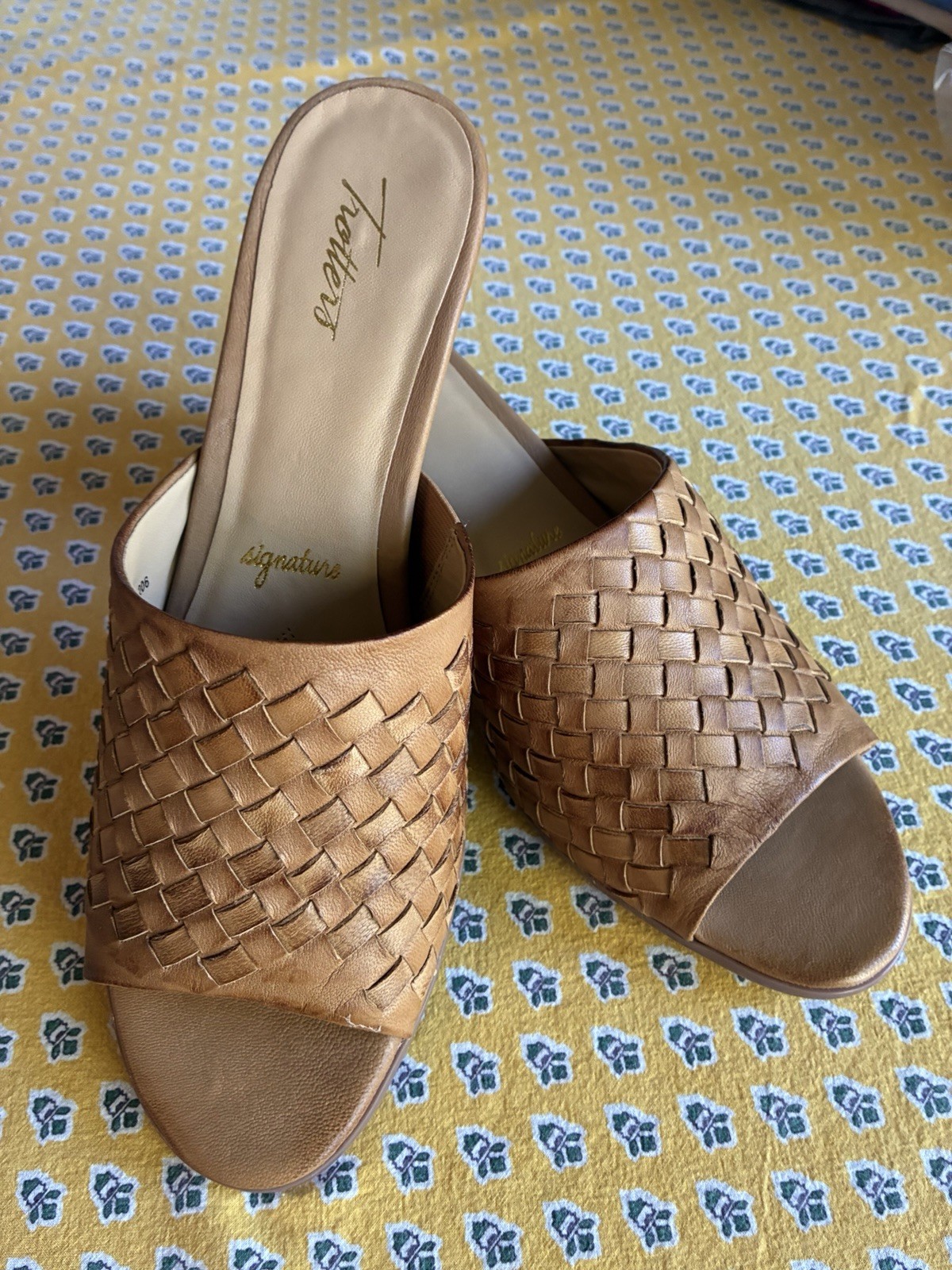 NIB TROTTERS CORSA MULE CAMEL LEATHER 12N 12 Narrow
