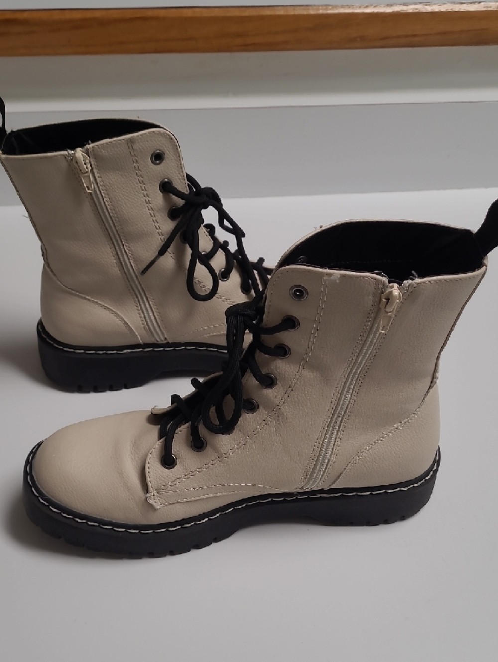 Sincerely Jules Beige Harley Lace-Up Combat Boots with Black Soles – Size 10