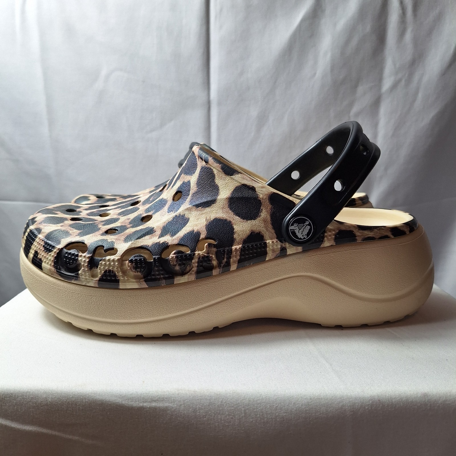 CROCS Baya Platform Printed Clogs Womens Sz 9 Beige Brown Cheetah Croslite Foam