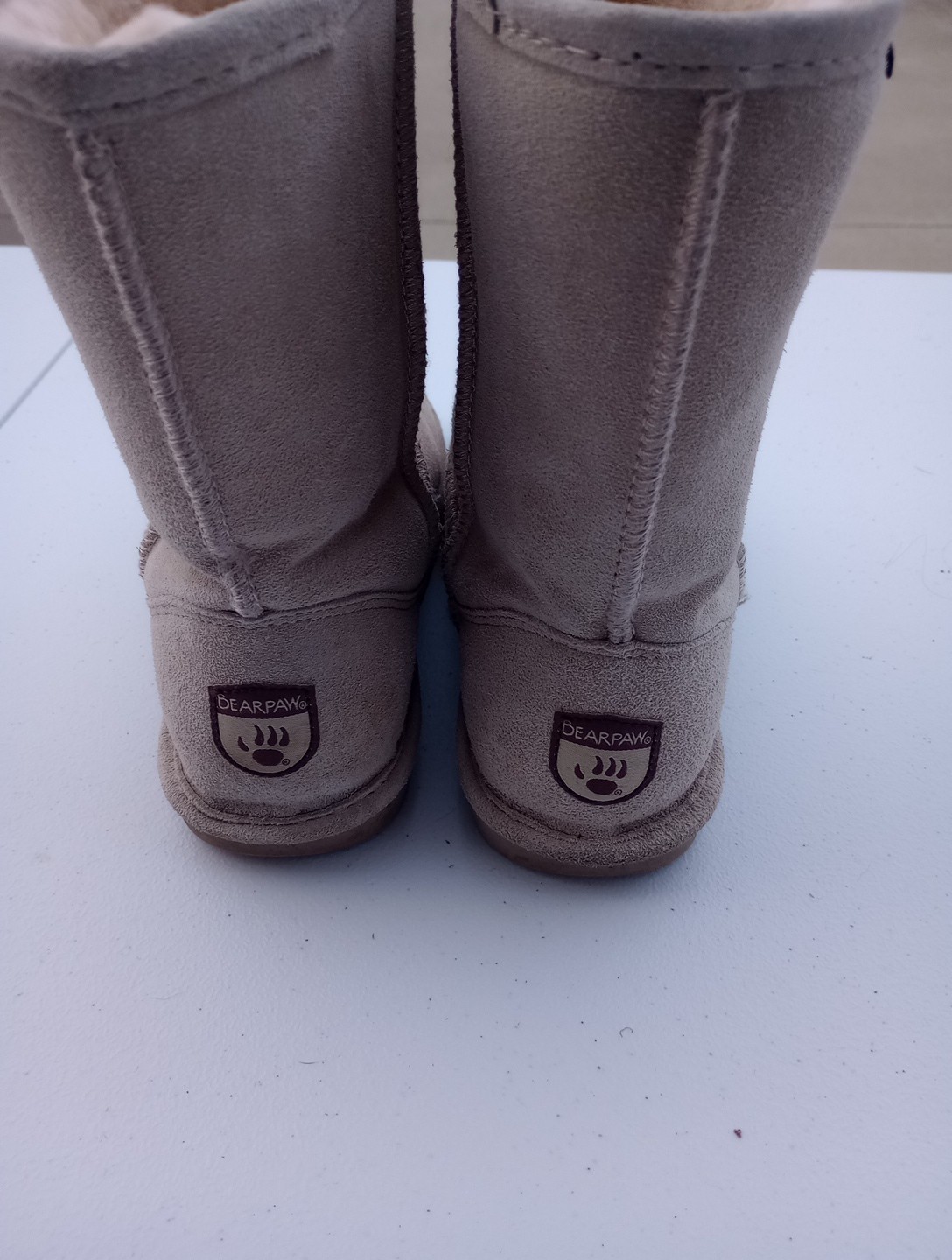 BEARPAW 608W- Emma Short Suede Boot 8.5 Sand