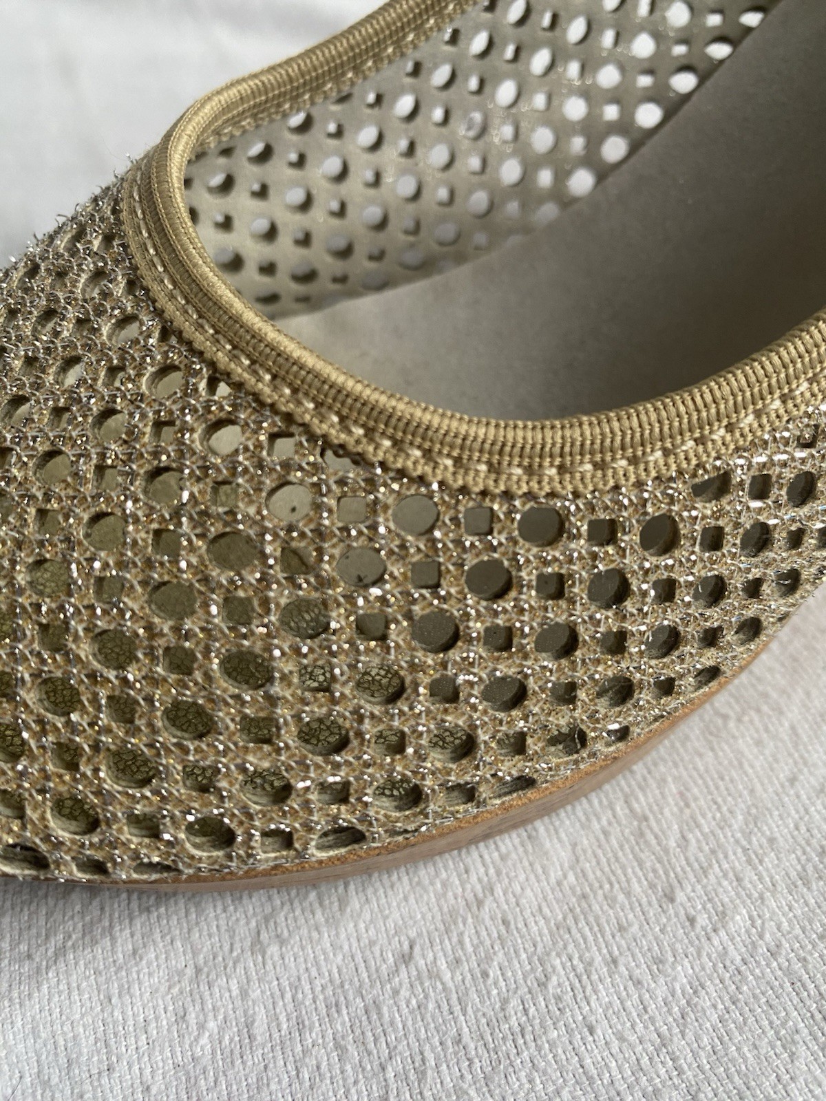 Stuart Weitzman Caye Lace Beige Woven Cork Wedge Pumps Women’s