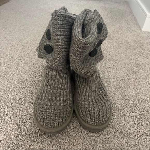 UGG Australia Women’s Gray Knit Button Boots Size 7 Right & Size 8 Left