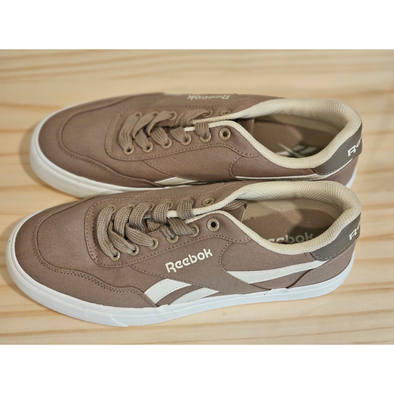 Reebok Women’s Canvas Casual Sneakers Taupe Brown Lace-Up Low Top Shoes