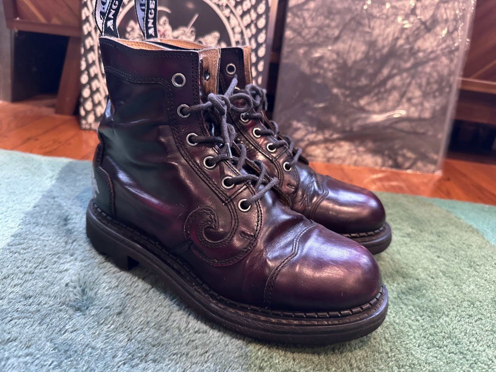 Fluevog VINTAGE Angels Derby Swirl 6-eye burgundy ankle boots (Poland) – US 7.5