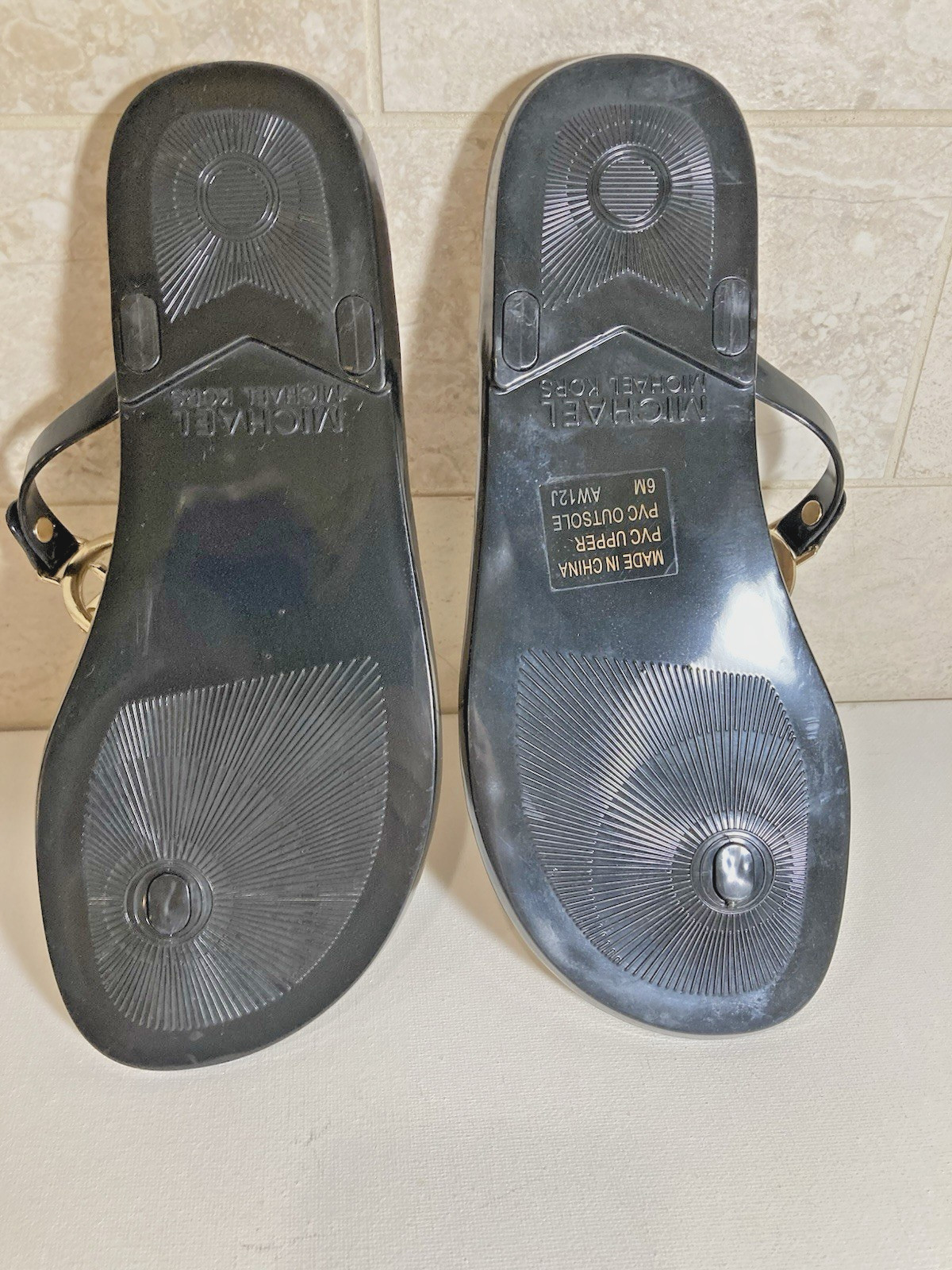 NEW MICHAEL KORS BLACK JELLY AND CORK MK THONG T STRAP SANDALS SZ6