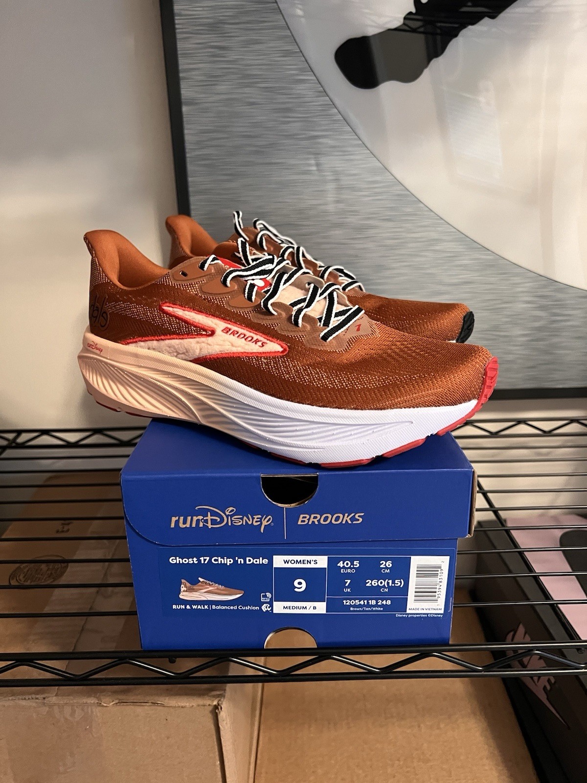 Brooks X Run Disney Ghost 17 Chip ‘N Dale New Limited Edition – Size 9W
