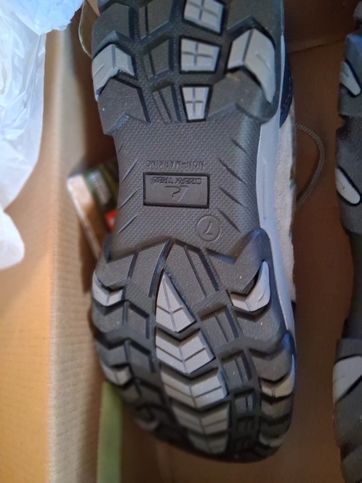 Ozark Trail Taupe, Mint Accent Waterproof Hikers. Size 8.5