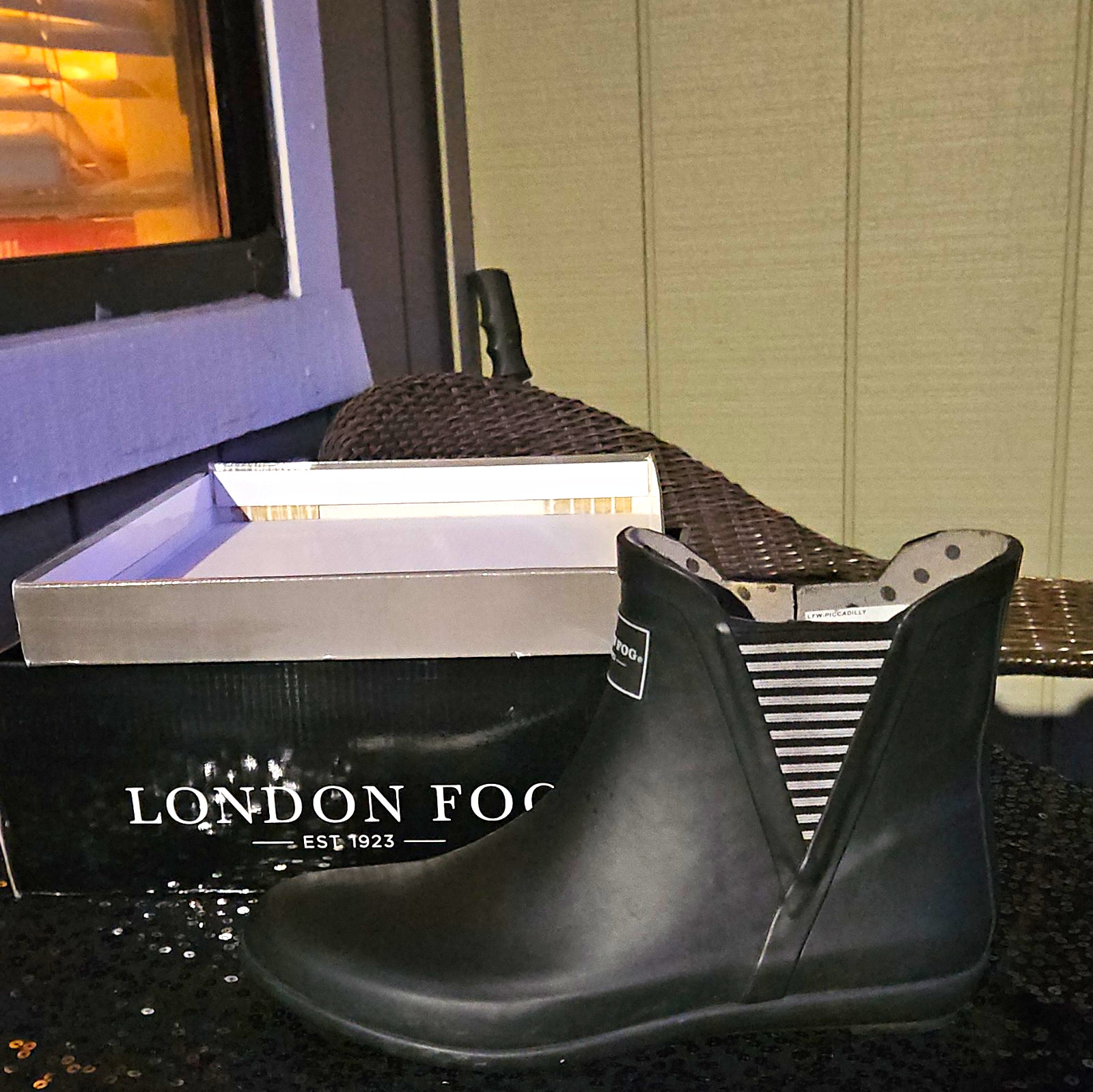 London Fog Black Rubber Round Toe Ankle Rain Boots Logo Accents Womens 9M