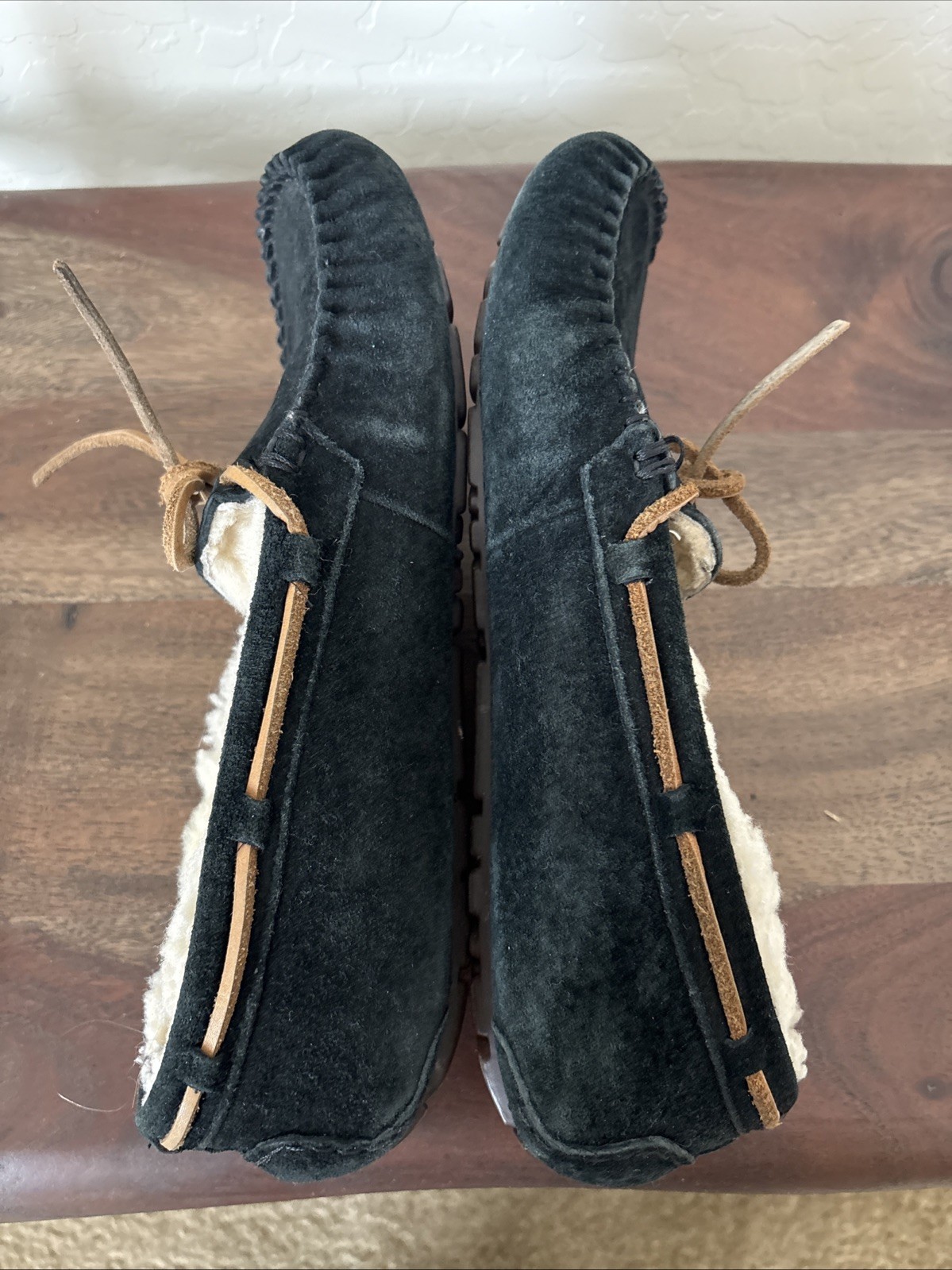 UGG Australia Dakota Black Suede Moccasin Sheepskin Shearling Shoes Women US 9