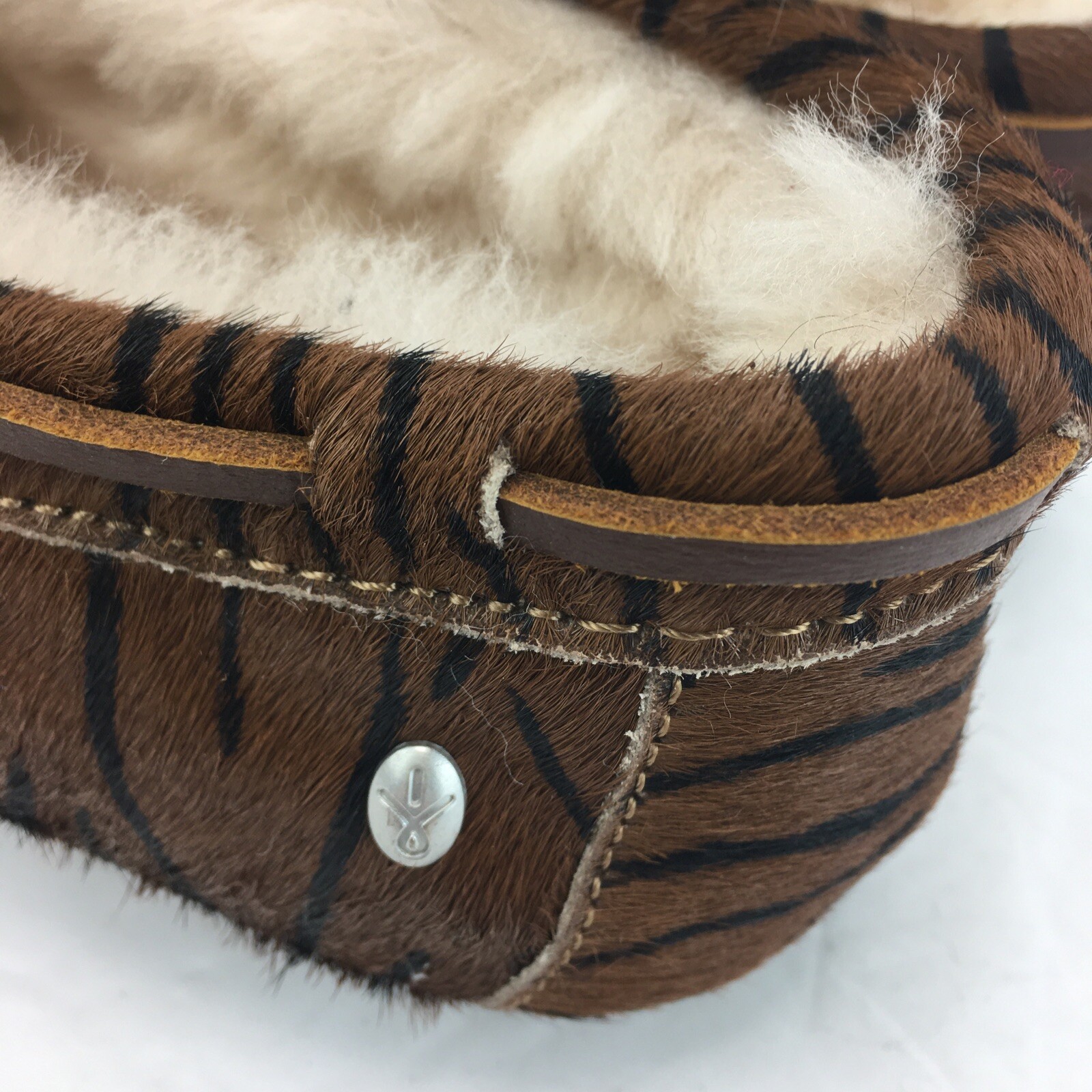 New EMU Australia Sheepskin Amity Fur Moccasins Shoes Tiger Women 6 US MSRP $80