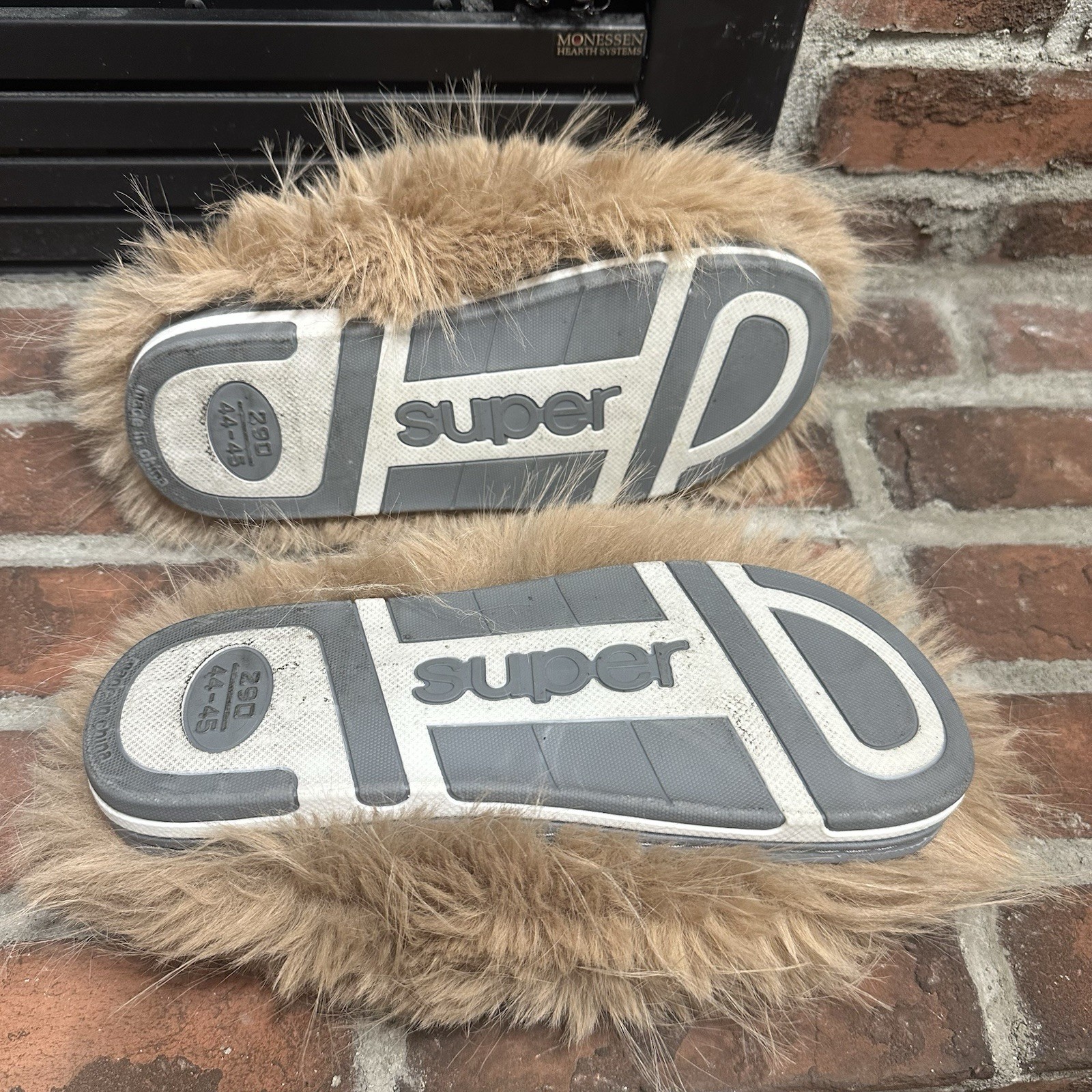 Furry Slippers Size 44-45 Soft Cozy Indoor/Outdoor Home Footwear Unisex Super