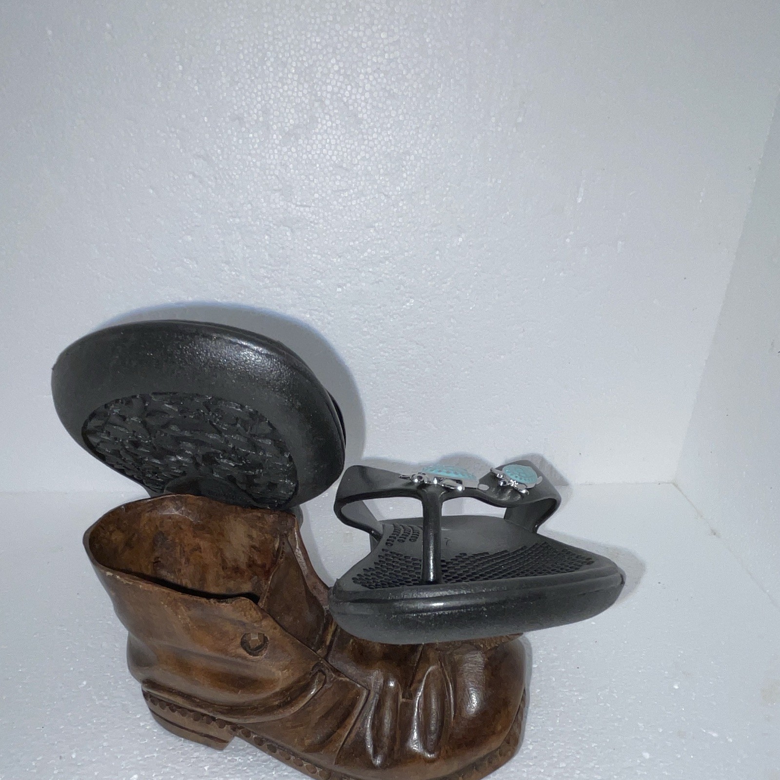 Oka-B Black Thong Sandals Turtle Accents Comfort Slip-On Women’s Size 8