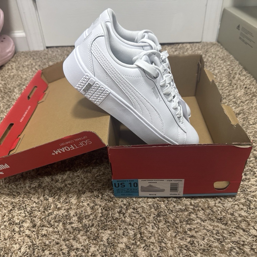PUMA Smash Platform V3 Women’s size 10