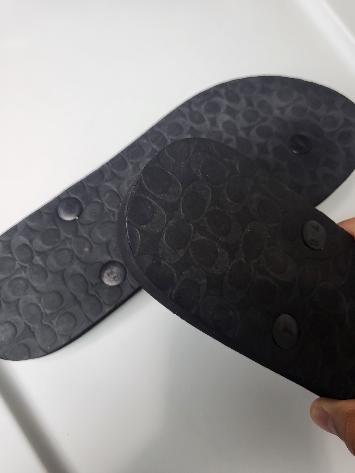 Size:8B/38 Coach Abbigail Black Turnlock Flip Flop Sandals Women