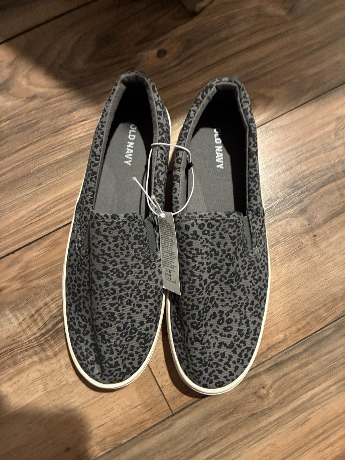 Old Navy Slip On Sneakers Grey Animal Leopard Print Size 7 US Women’s Shoes