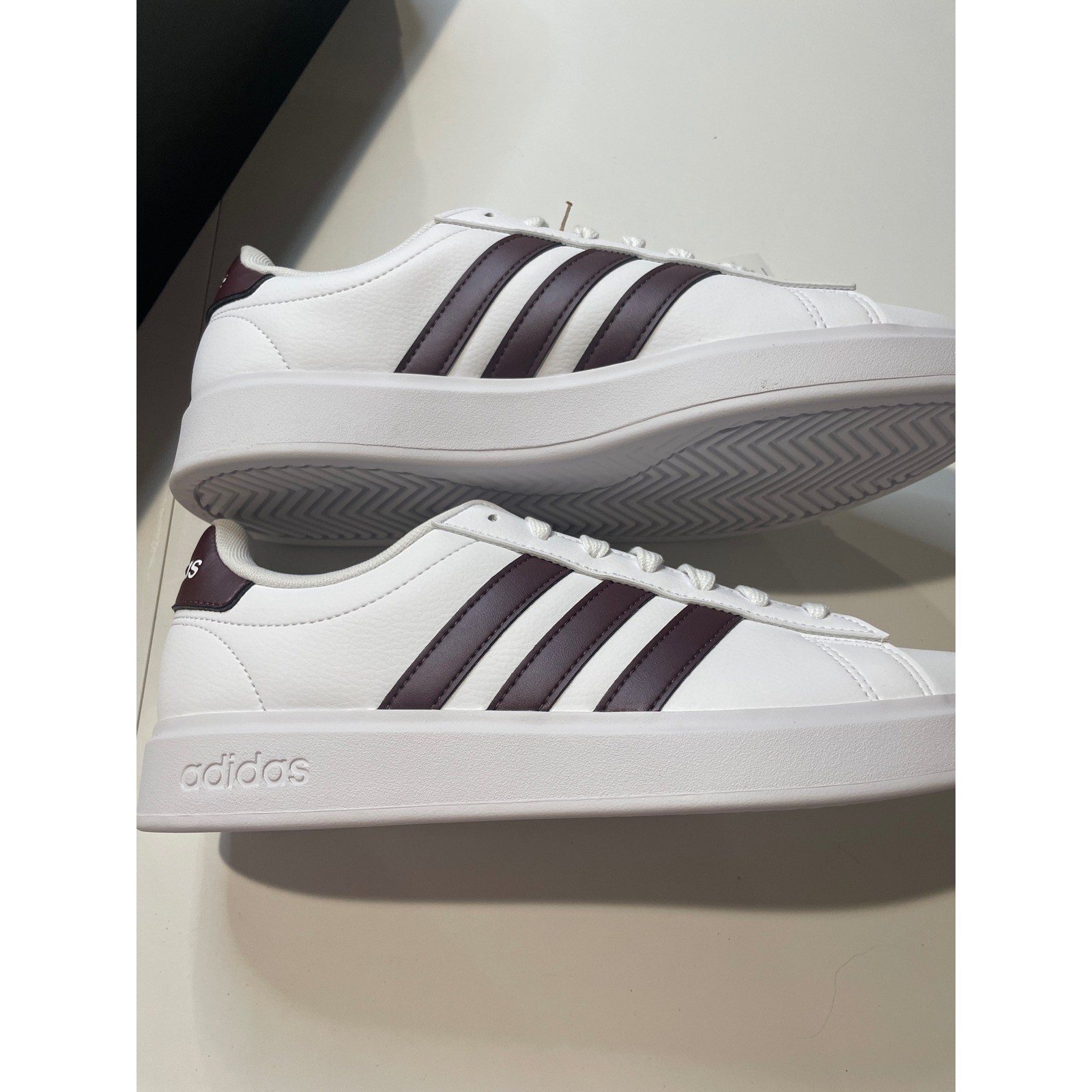 Adidas Grand Court 2.0 Womens Sneakers White Burgundy ID2978 Size 9.5 NEW