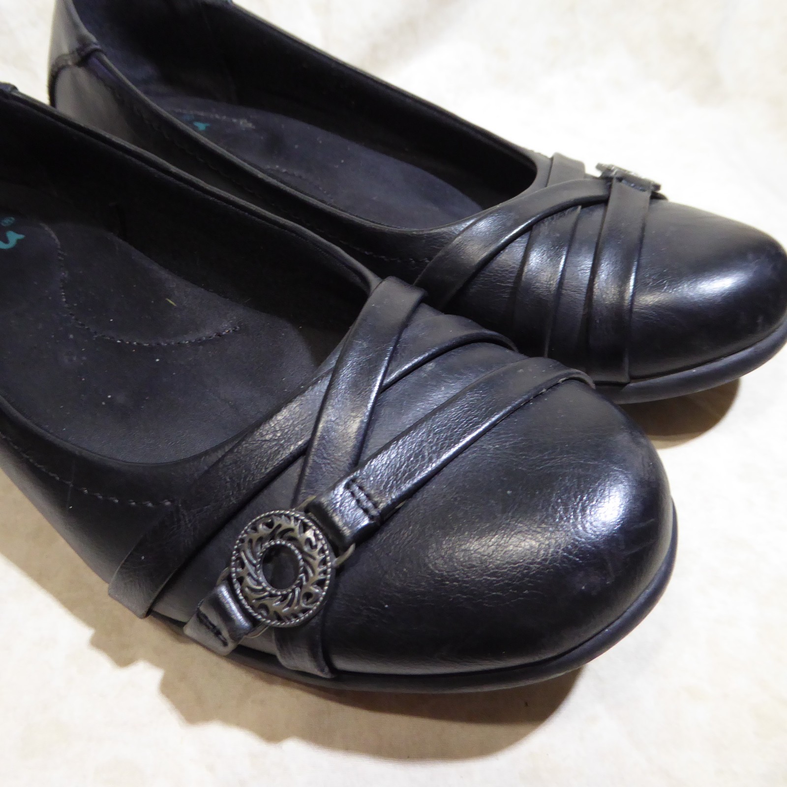 🩰 YUU Comfort Ballet Flats sz 8.5 M Black Leatherette; Triple X Strap Accents