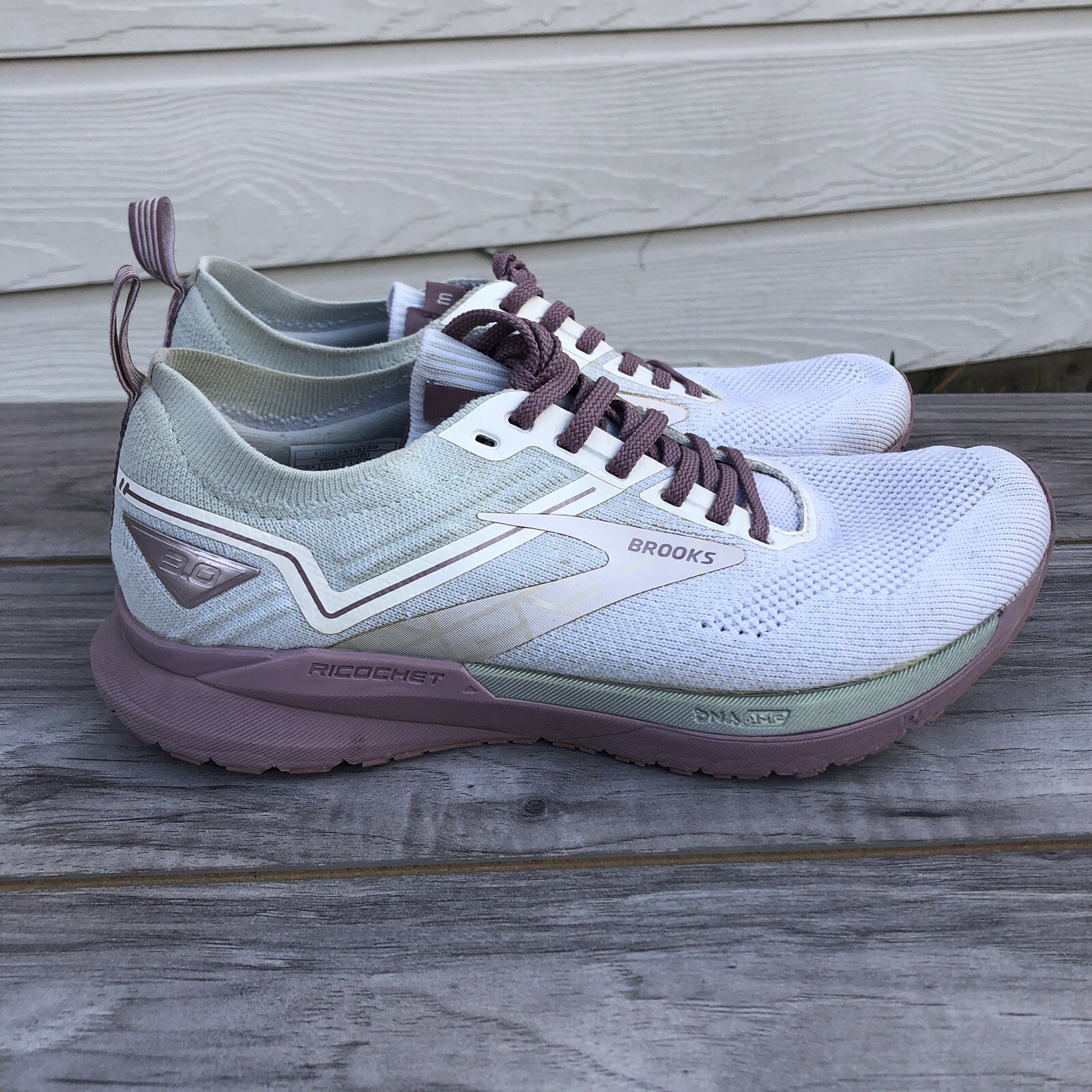Brooks Ricochet 3 Running Shoes White Pink Womens Size 8.5 B Sneakers 120348B159