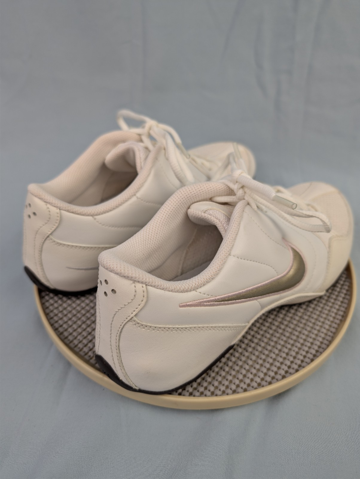 Nike Musique IV White Silver Pink Dance Cheer Shoes Women’s Size 6.5 366191-104