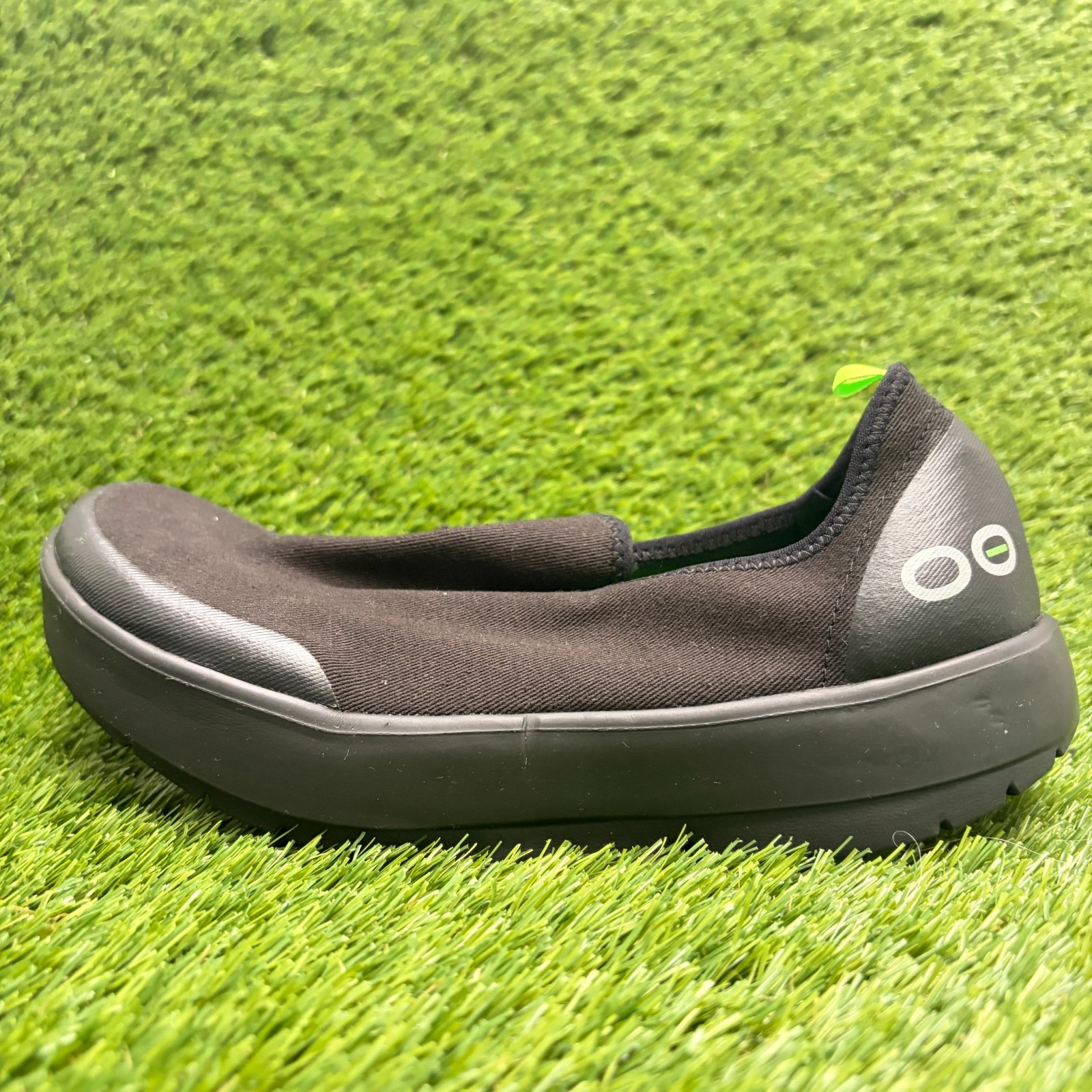 OOFOS OOmg eeZee Low Womens Size 9.5 Black Casual Walking Slip On Recovery Shoes
