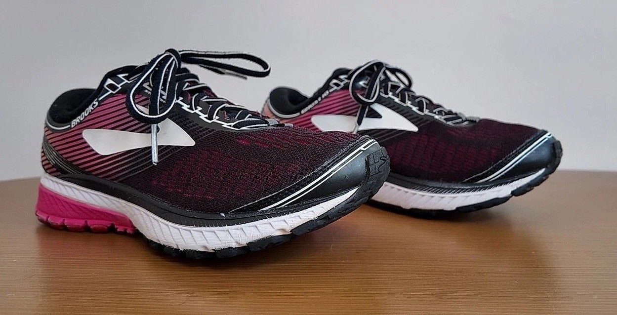 Brooks Ghost 10 Women’s Running Shoes, Black Pink White, US Size 8.5