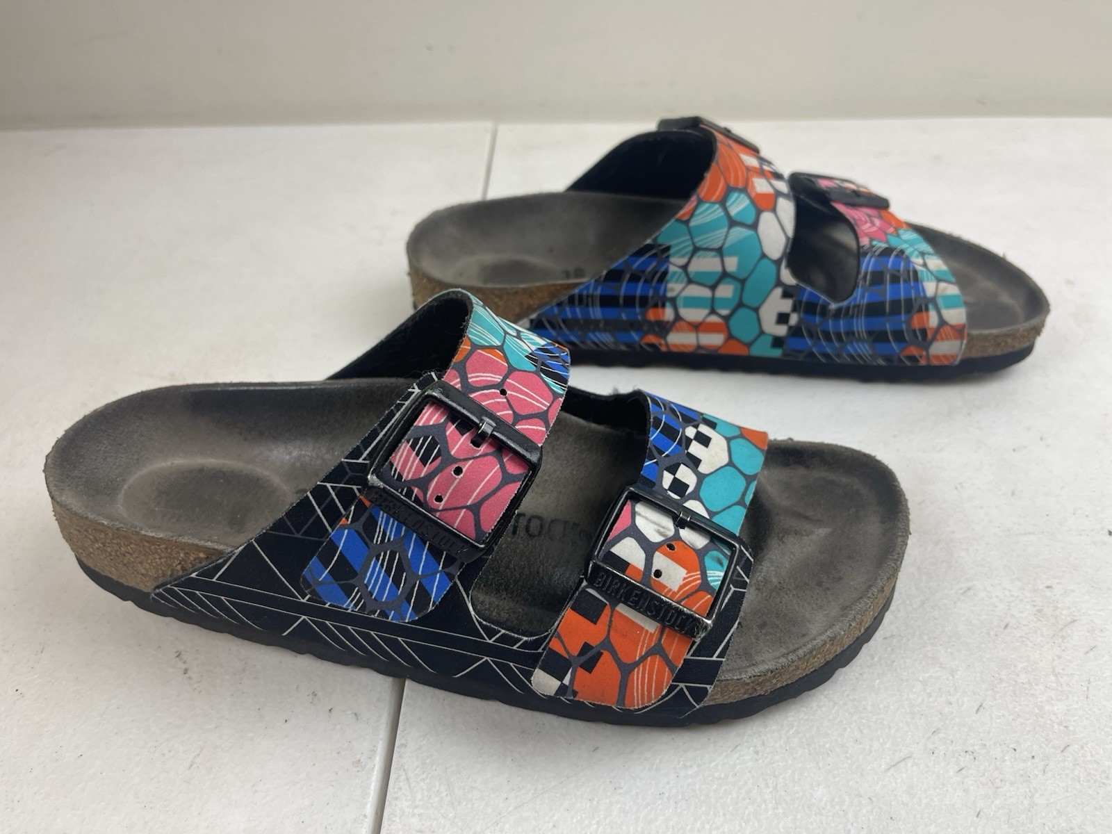 EUC Birkenstock Arizona Geo Print Sandals EU38/US7 Narrow