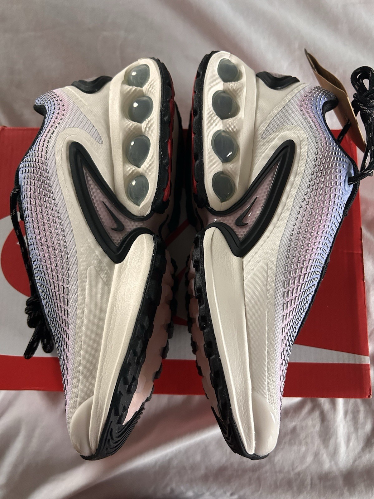 Nike Women’s Air Max DN Premium Dawn Athletic Classic Size 4 Running Sneakers