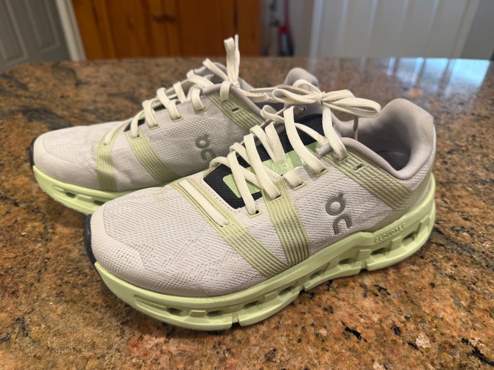 Size 6.5 – On Running Women’s Cloudgo Shoes ‘White Meadow Green’ (55.98624)