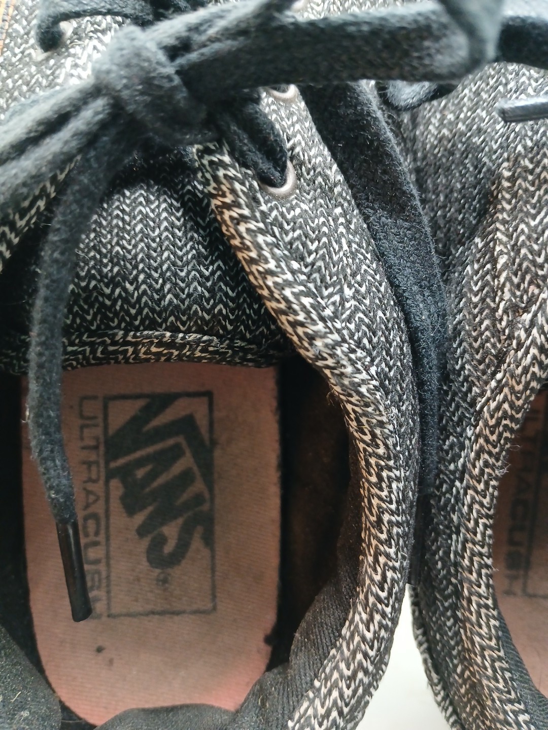 Pre-owned, Mimimun Cleaning To Keep Price Low( See Pics To Appreciate )