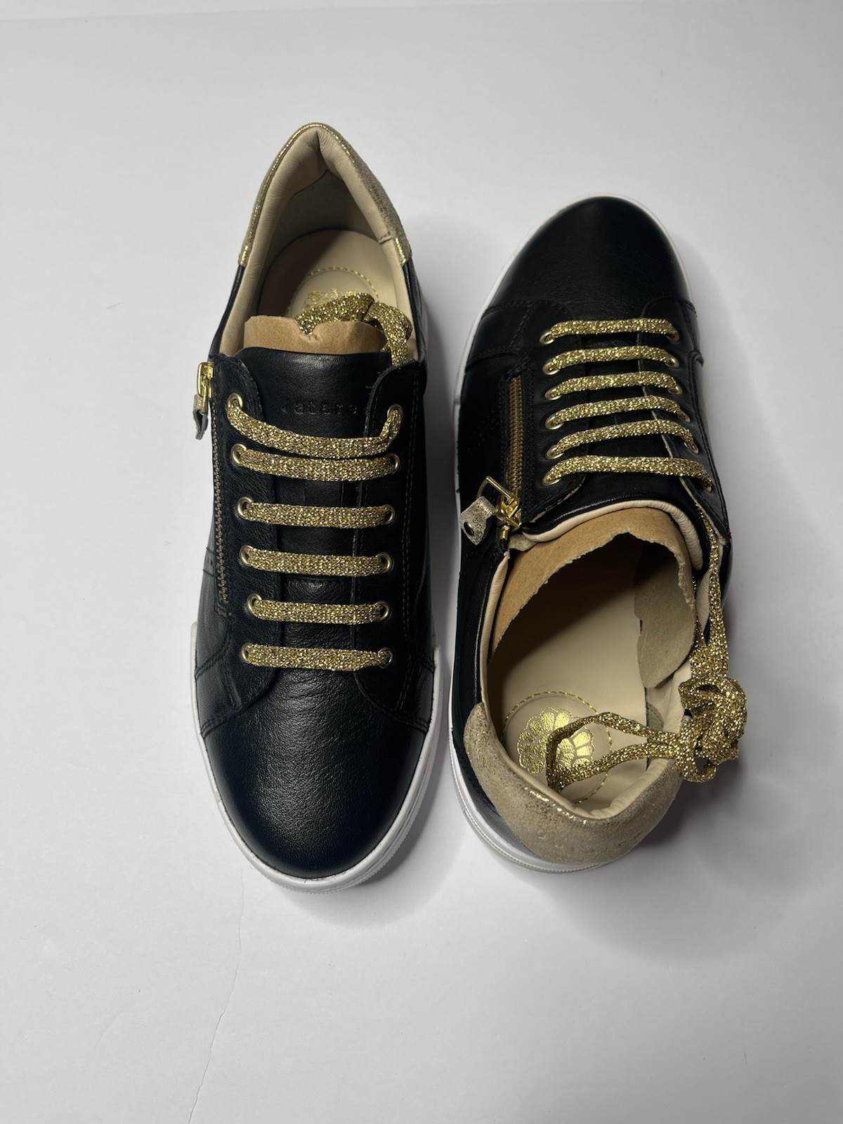 Jatarea Tara Women’s Shoes Size 8.5 Black Gold Lace-Up Sneakers New