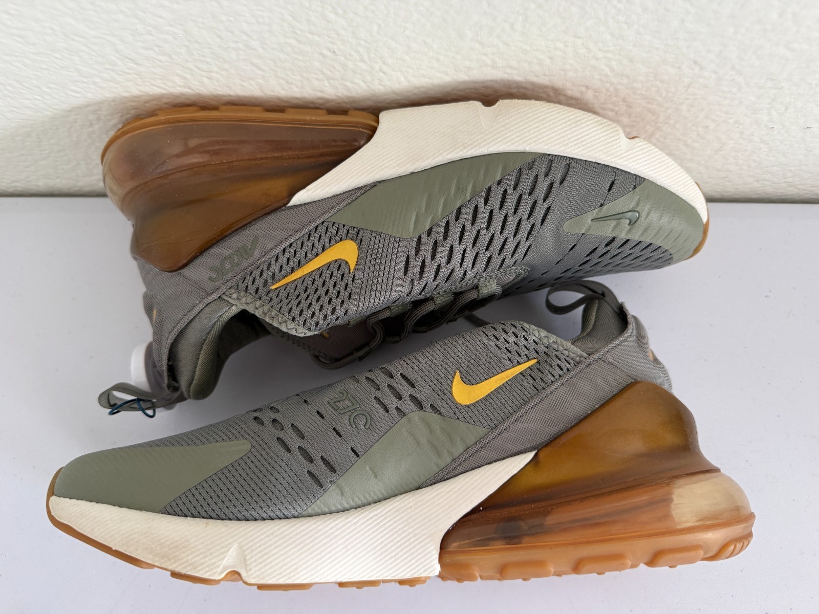 Nike Air Max 270 Dark Stucco Metallic Gold Women’s Size 8 AV8427-001