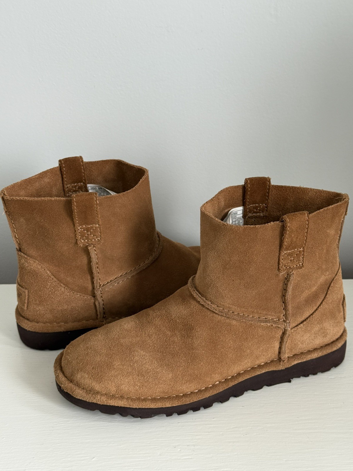 UGG Classic Mini Unlined Chestnut Leather Suede Boots Booties Women’s 6