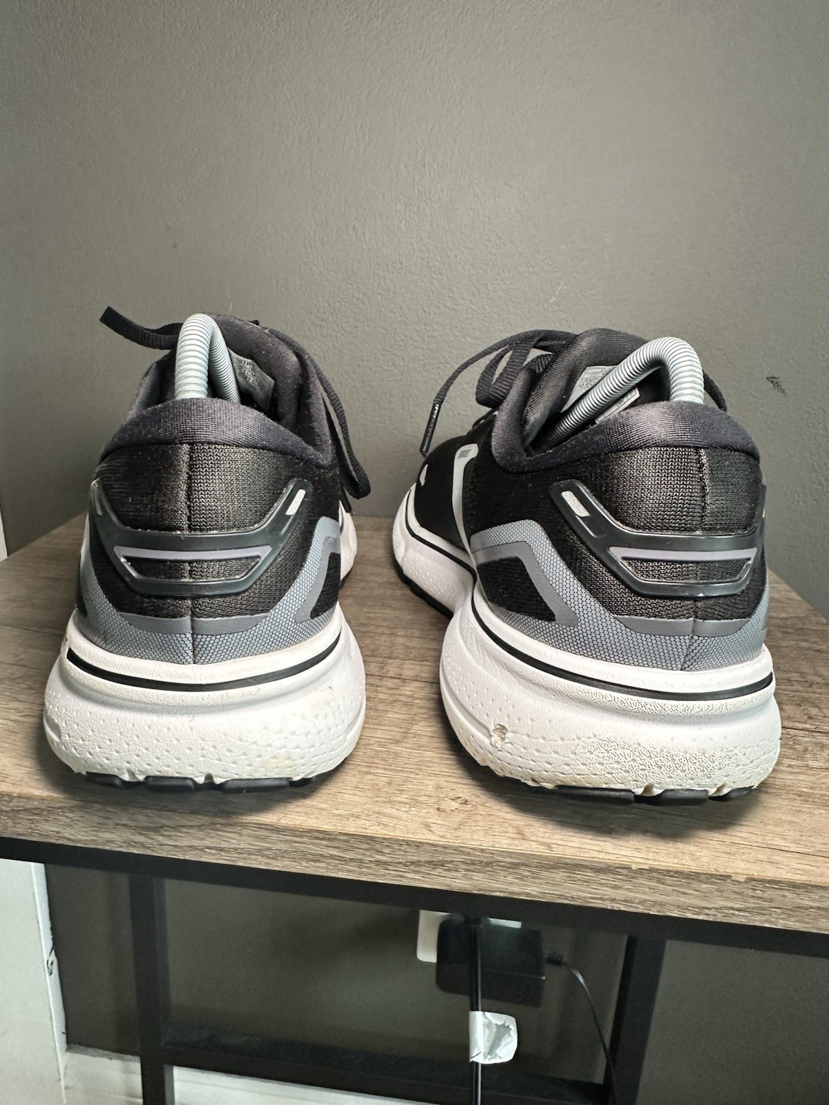 BROOKS Ghost 15 Black & White Cushion Running Shoes Sneakers Women’s Size 10.5