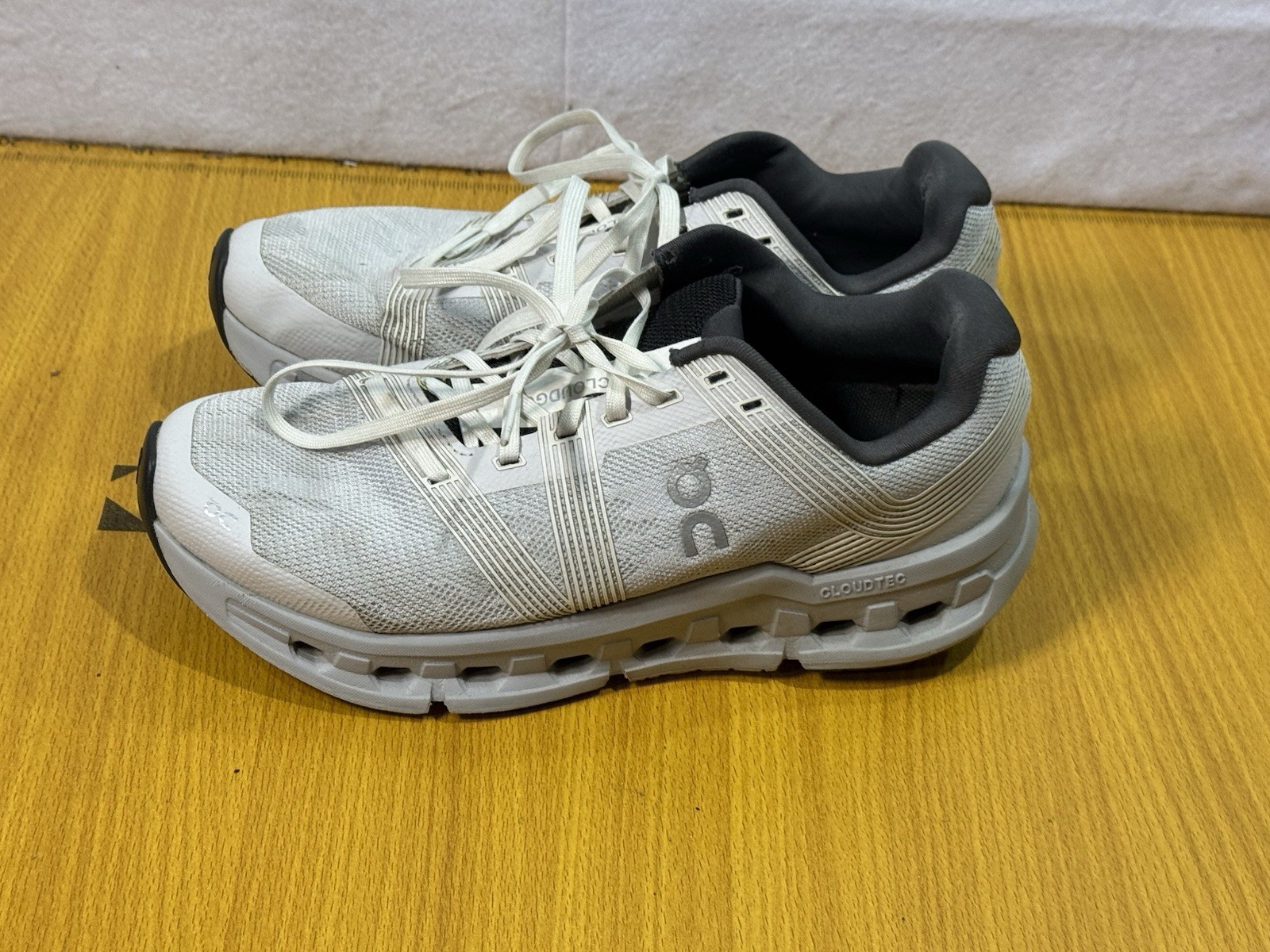 On Cloudgo Womens Size 7.5 Gray White Athletic Running Walking Shoes Sneakers