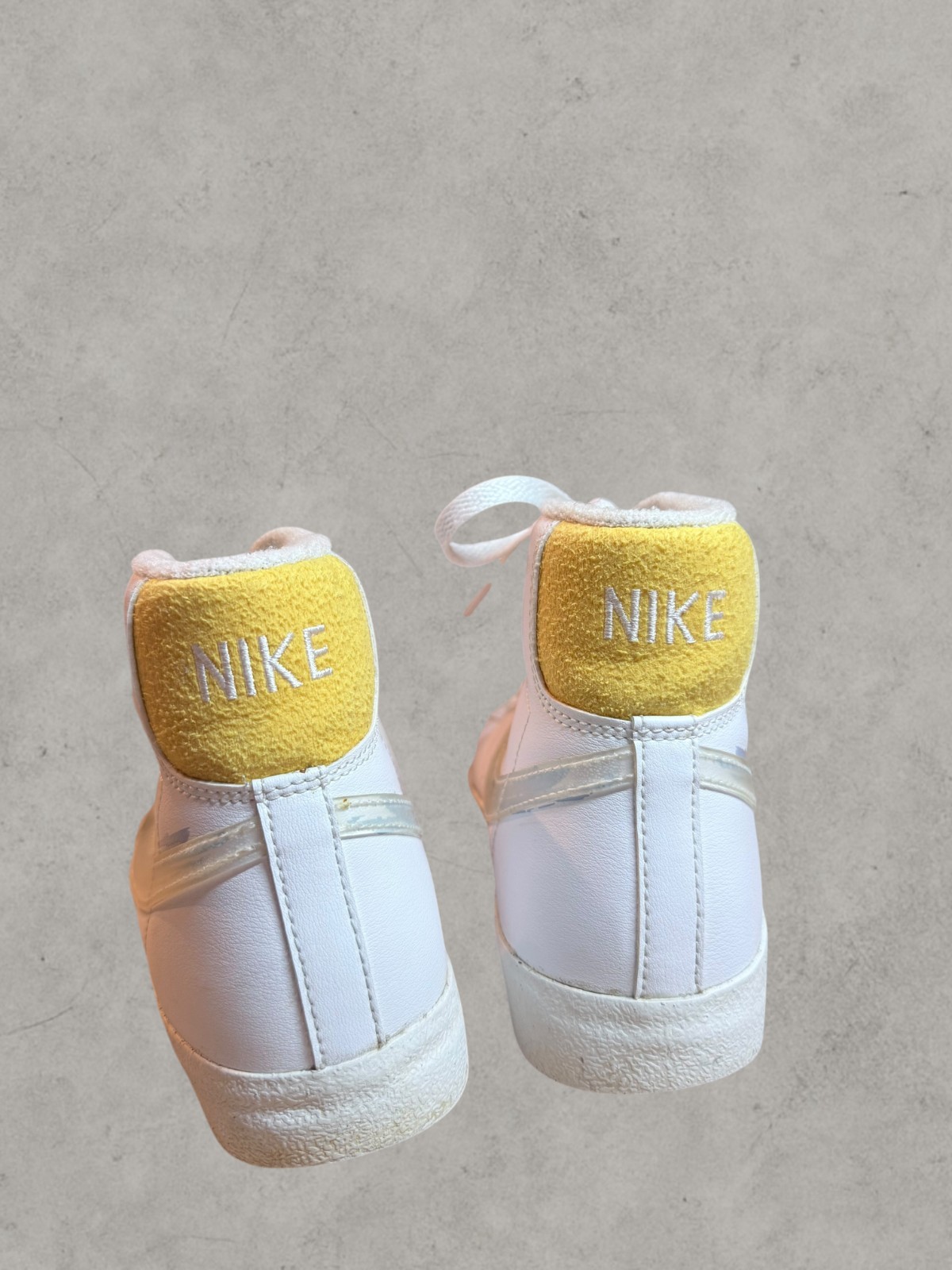 Nike Retro 90s Women’s High Tops Size 7.5 Pastel Blue Swoosh Yellow Logo Vintage