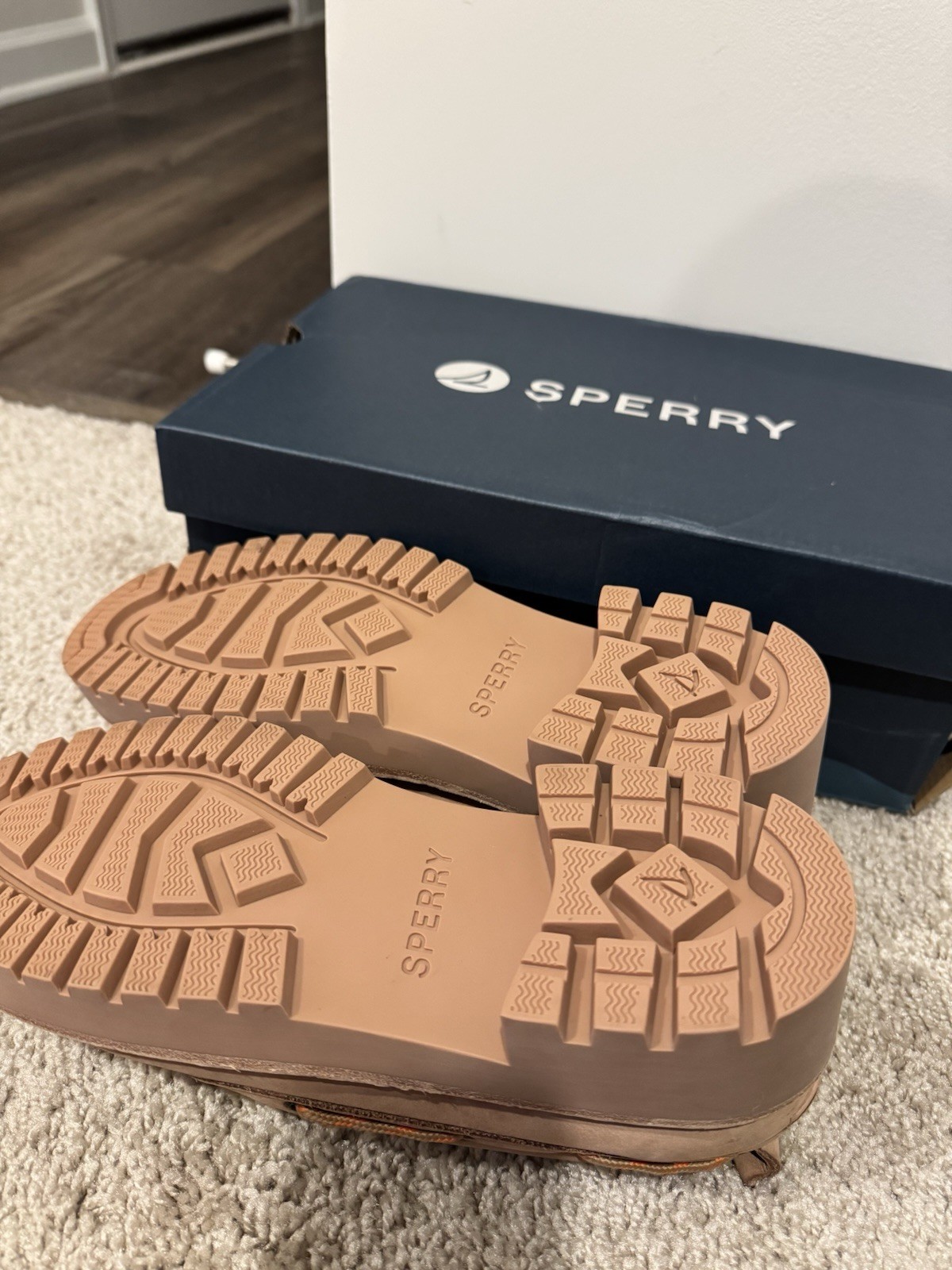 Sperry AO 2 Eye Lug Women’s Boat Shoes Tan Suede Lace-Up Rubber Sole 9.5