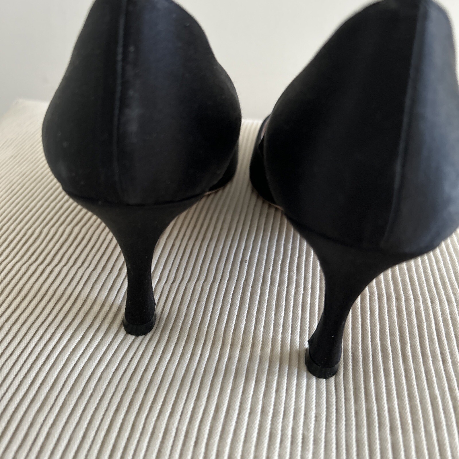 MANOLO BLAHNIK BLACK SATIN SEMI-ROUND TOE HEEL LEATHER SOLE AND INSOLE PUMP 38.5