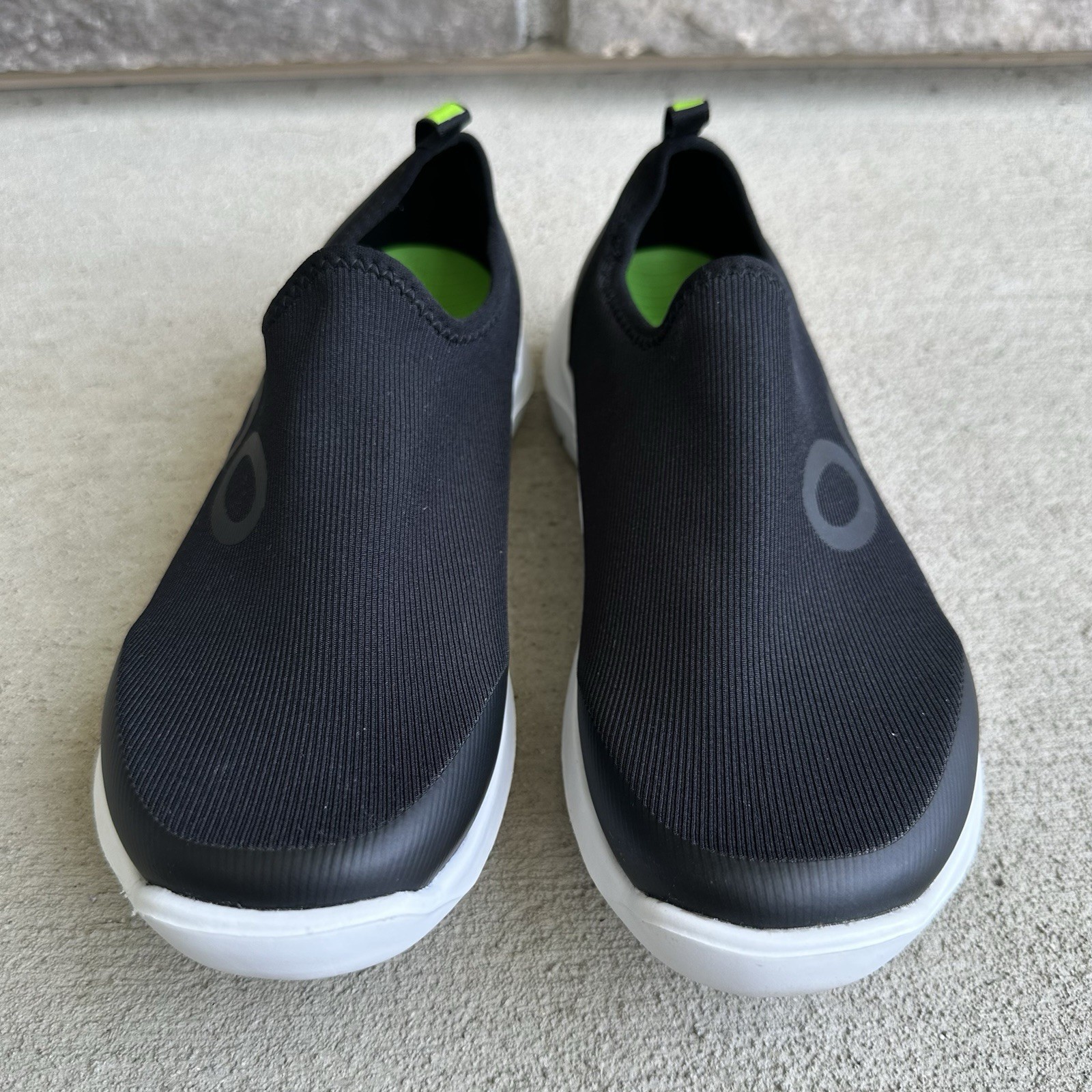 OOFOS OOmg eeZee Low Womens Size 8 Black Casual Walking Slip On Recovery Shoes
