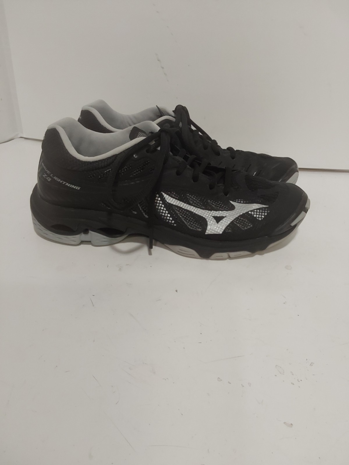 MIZUNO WAVE LIGHTNING Z4 BLACK ATHLETIC LADIES 9 SHOES