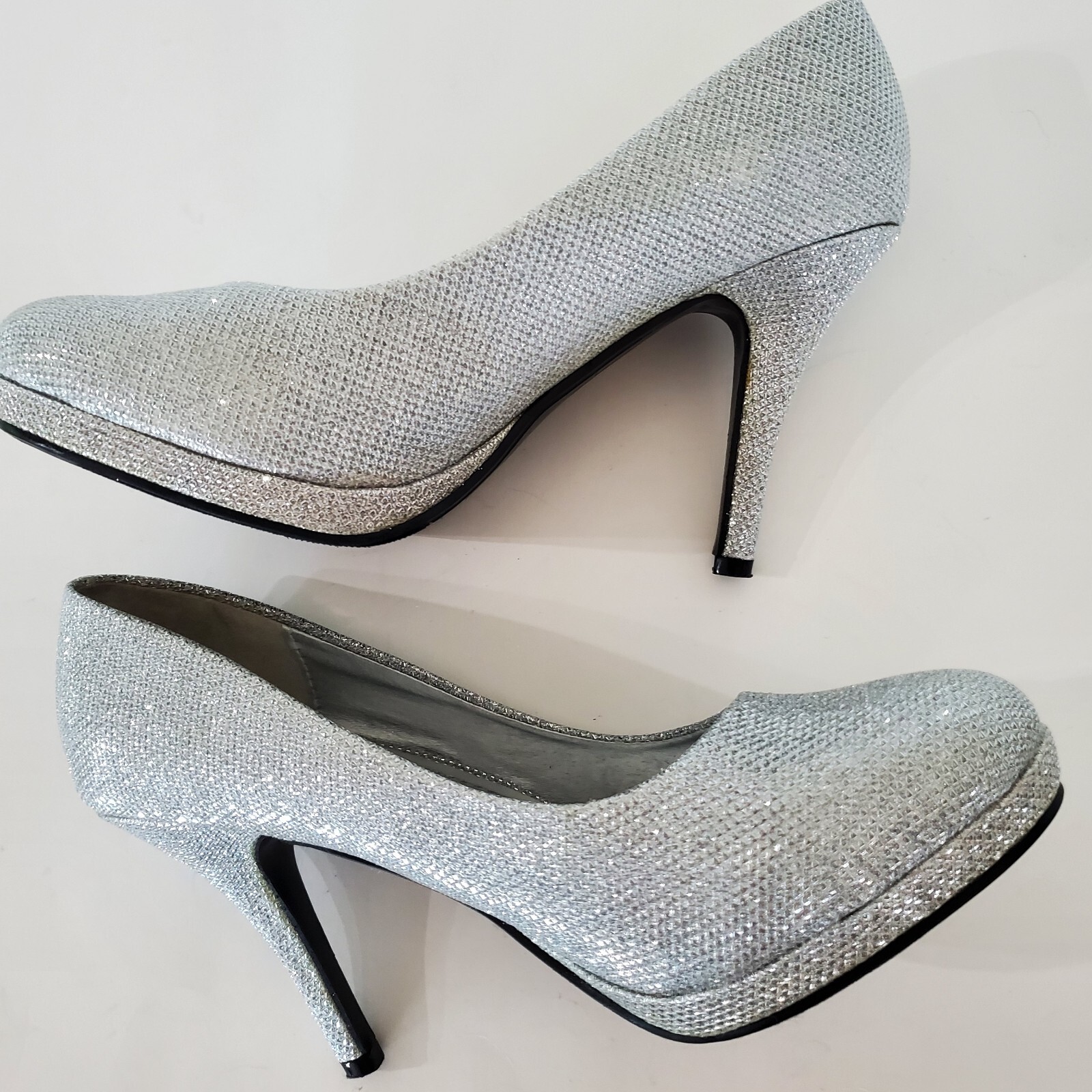 Sparkly Silver Sz 8 Slip On Pump Michaelangelo 3.5″ Heel David’s Bridal AROBIN23
