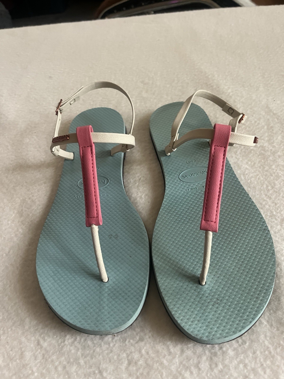 Havaianas You Rio sandals featuring a blue water sole and pink strap details.